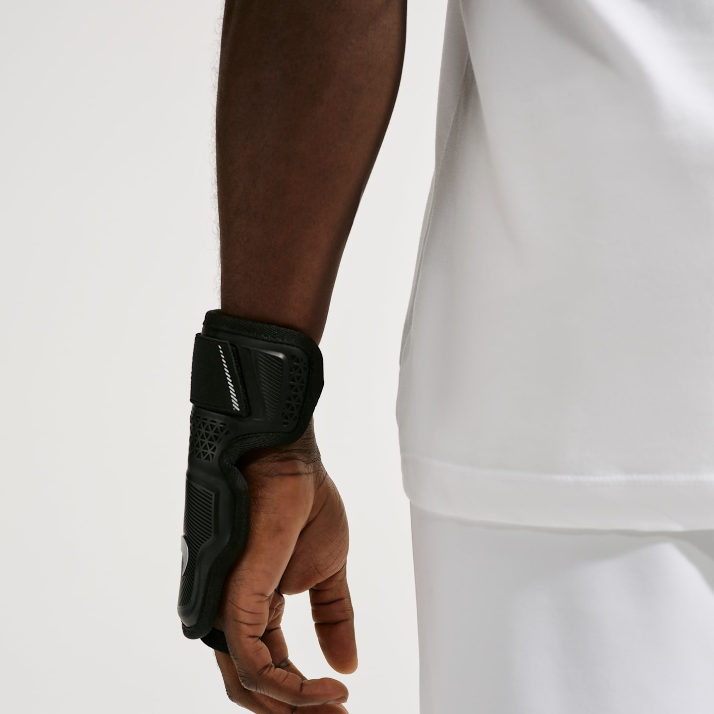 Nike Vapor Elite Baseball Batter's Hand Guard (Right-Hand Hitter), цвет: Чёрный / Серебряный — фото 2