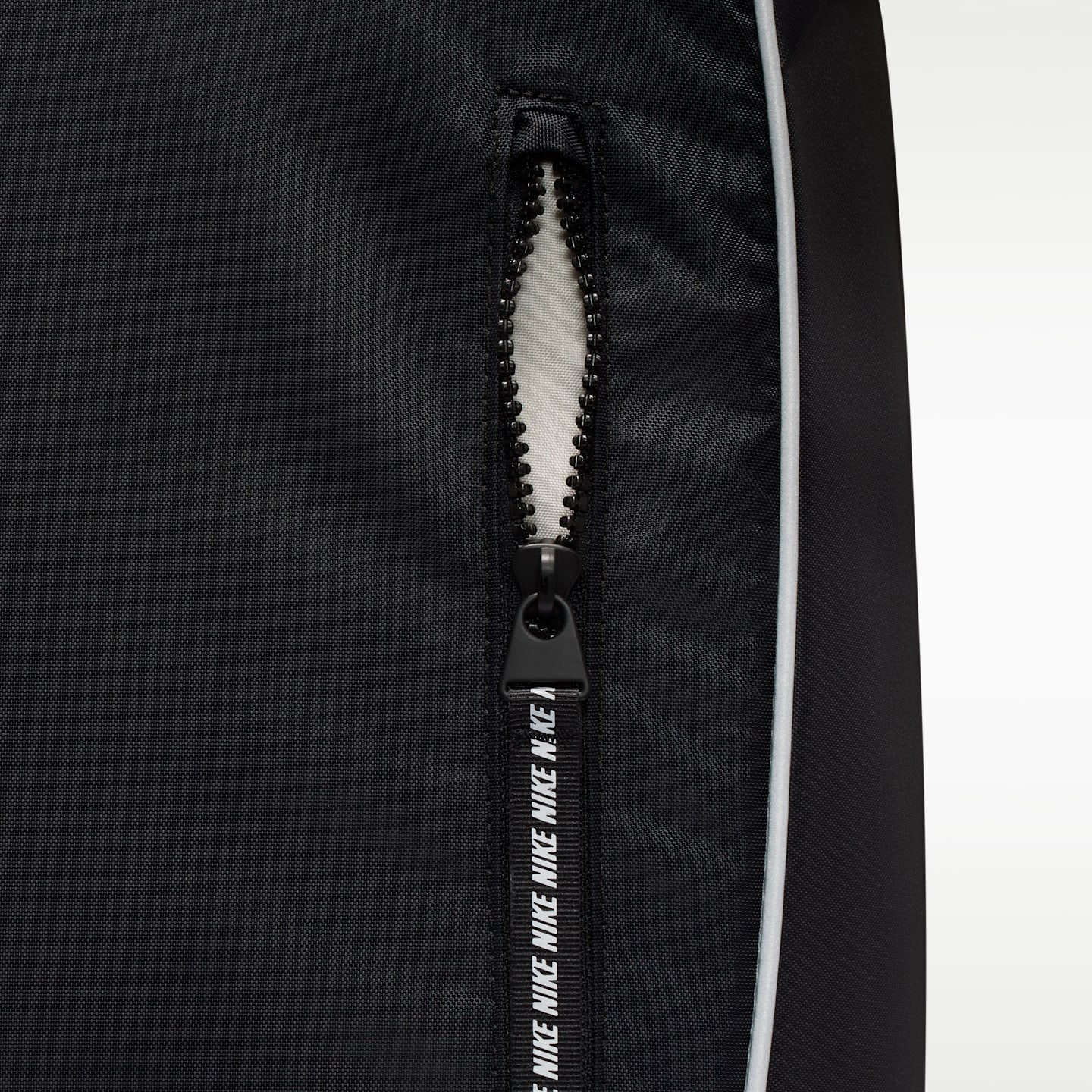 Рюкзак Nike Commute (25L), цвет: Чёрный / Серебряный — фото 6