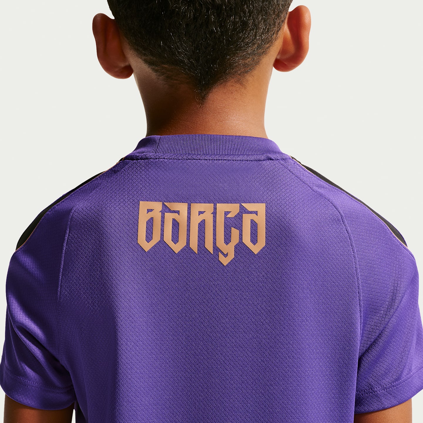 Детский топ Nike FC Barcelona Strike Away Kobe Dri-FIT Soccer Short-Sleeve, цвет: Фиолетовый / Золотой — фото 8