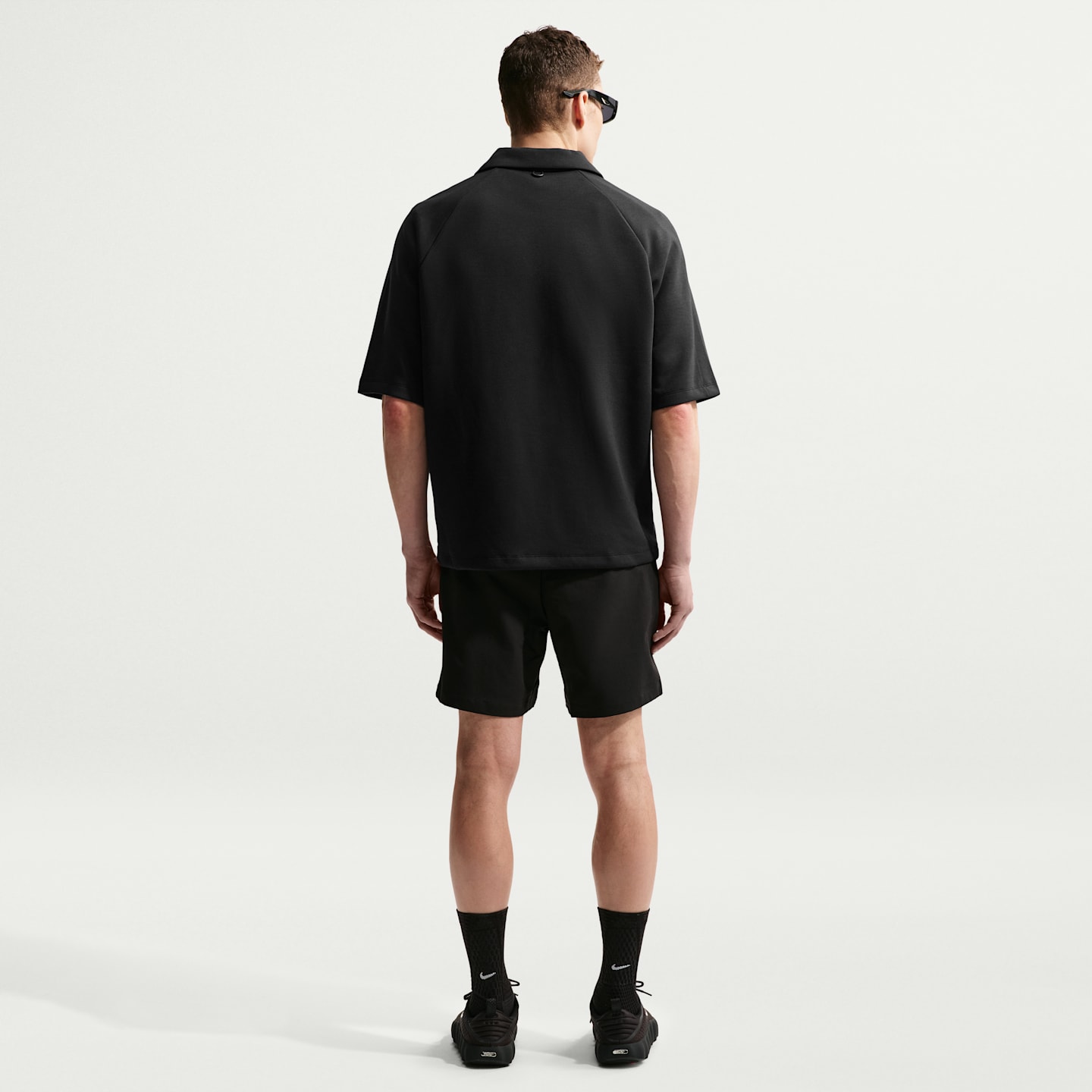 Мужская рубашка-поло на молнии 1/4 Nike 24.7 ImpossiblySoft Dri-FIT, цвет: Чёрный / Серый — фото 5