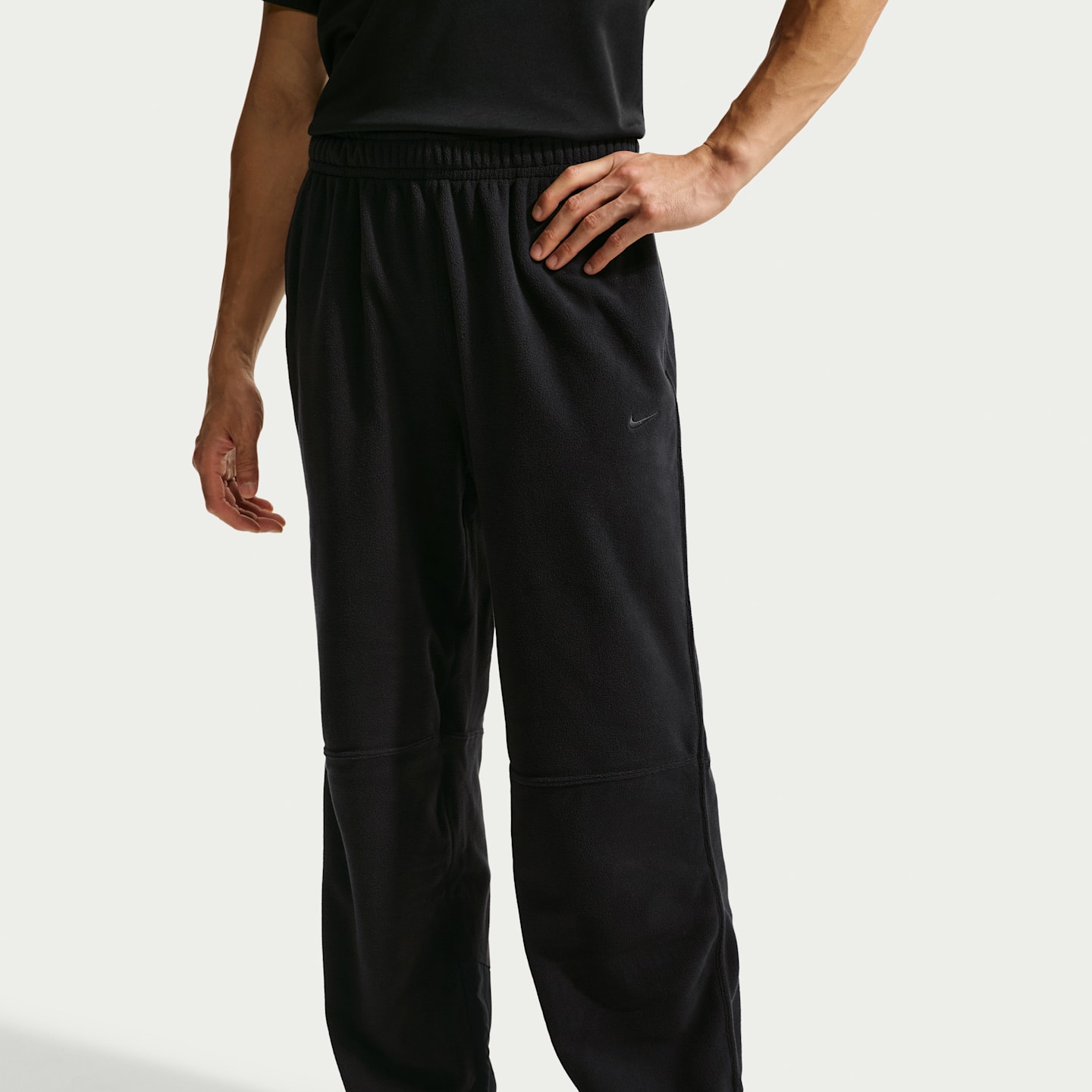 Мужские универсальные брюки Nike Therma-FIT, цвет: Чёрный / Фиолетовый — фото 2