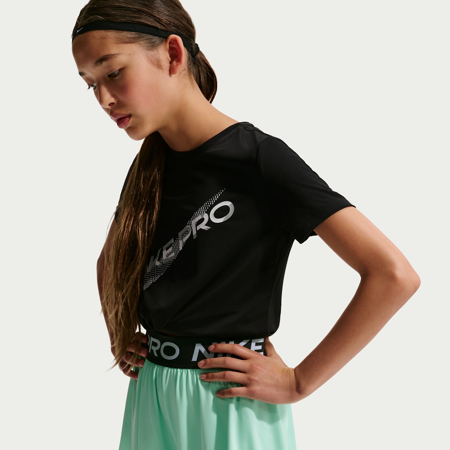 Шорты Nike Pro Dri-FIT 2-in-1 для девочек, цвет: Зелёный / Чёрный — фото 4