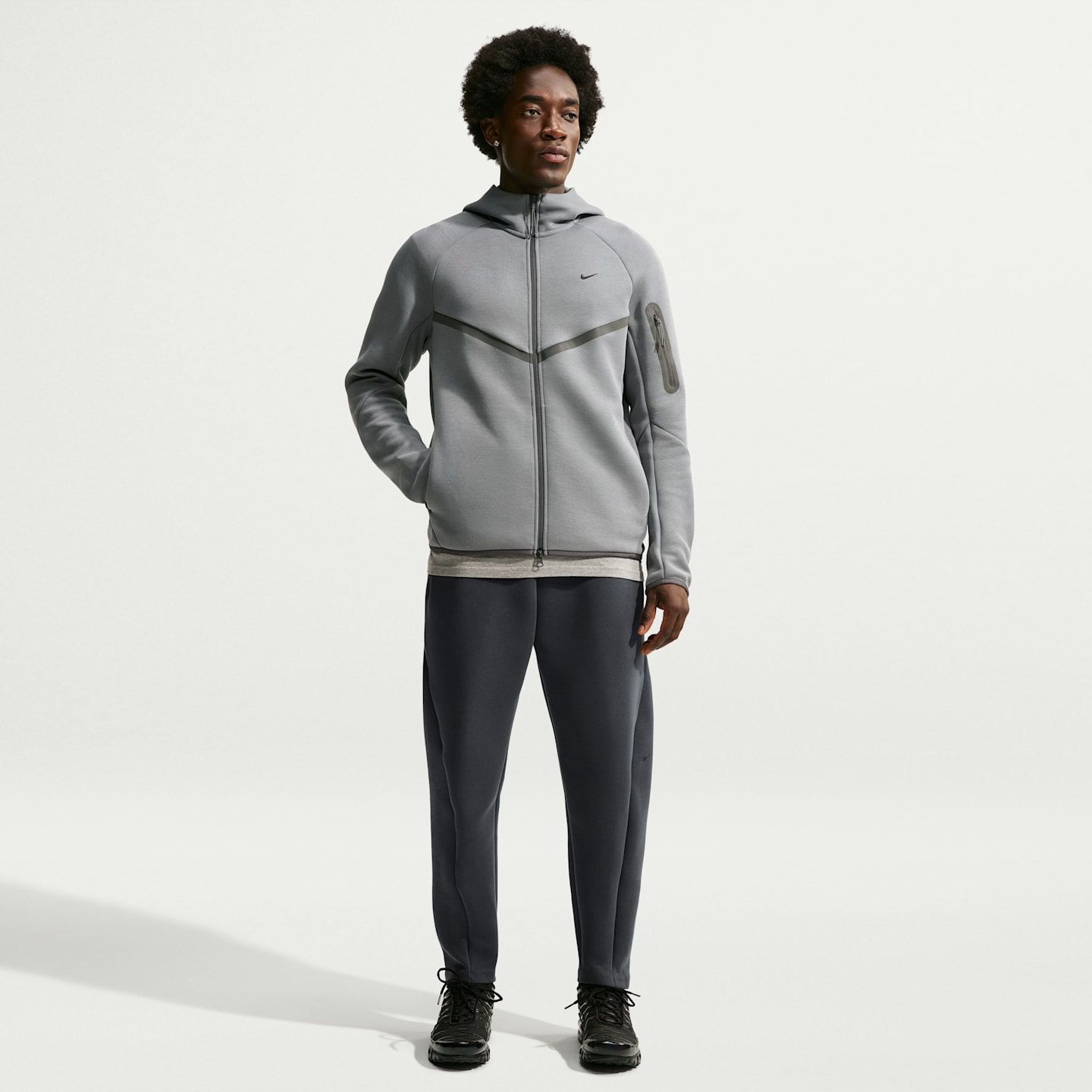 Мужские флисовые брюки Nike Tech свободного кроя, цвет: Антрацитовый / Чёрный — фото 1