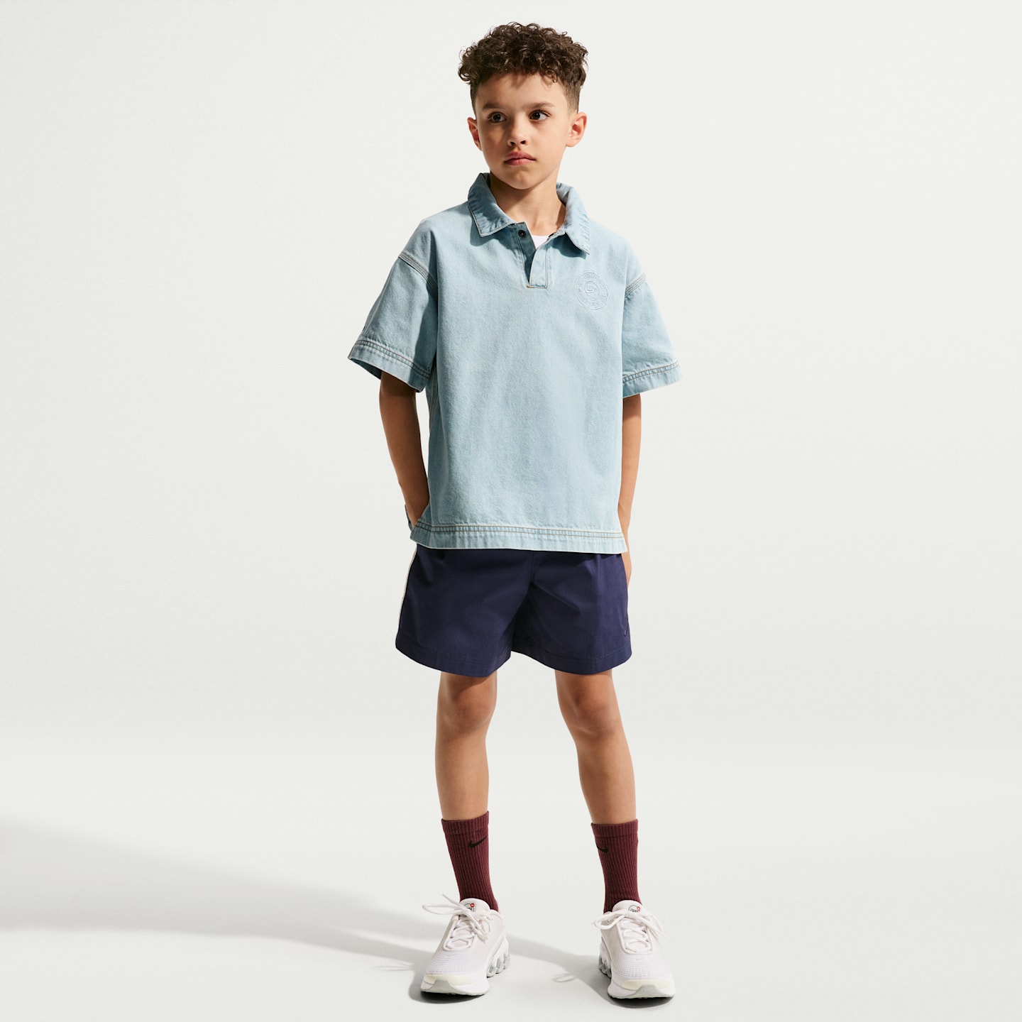 Детское джинсовое поло Nike Sportswear Collection с коротким рукавом, цвет: Светлый синий / Пшеничный — фото 7