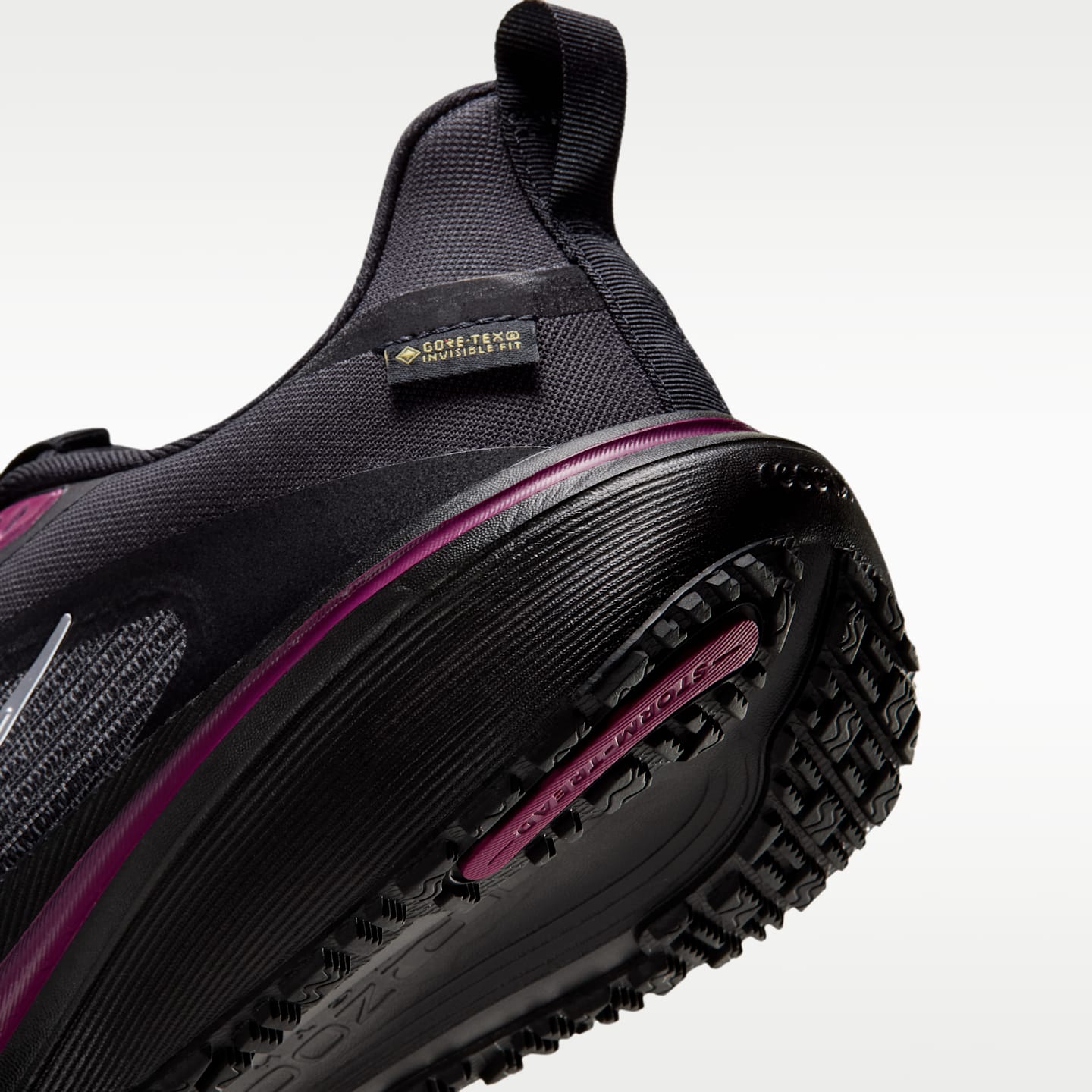 Женские кроссовки Nike Pegasus 42 GORE-TEX Waterproof Road Running, цвет: Чёрный / Ягодный — фото 8