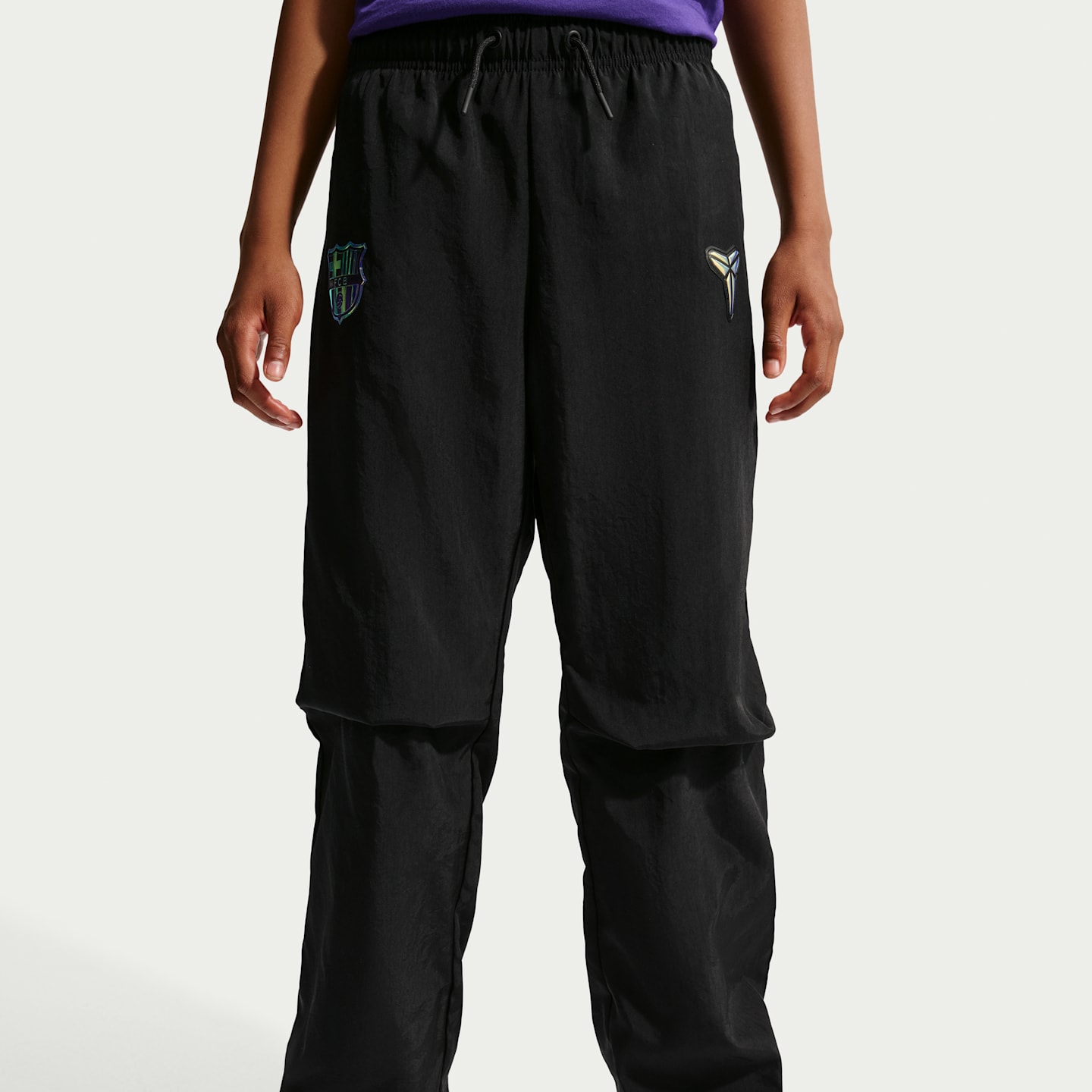 Детские футбольные брюки Nike FC Barcelona Away Kobe из тканой ткани, цвет: Чёрный — фото 2