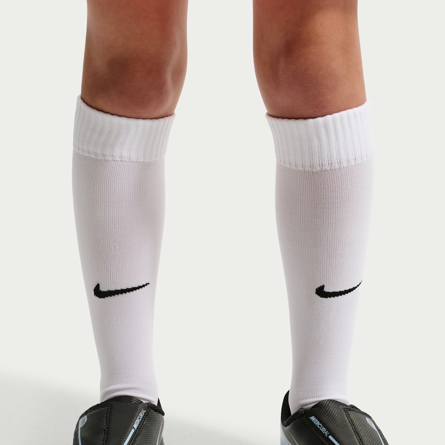 Детский футбольный комплект Nike Netherlands 2026 Stadium Away из 3 предметов, цвет: Белый / Малиновый — фото 8