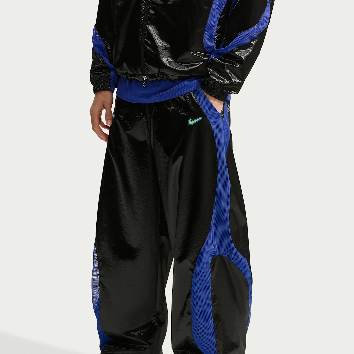 Мужские брюки Nike Project F.R.O.G. Woven Flow Track Pants, цвет: Чёрный / Королевский синий — фото 2