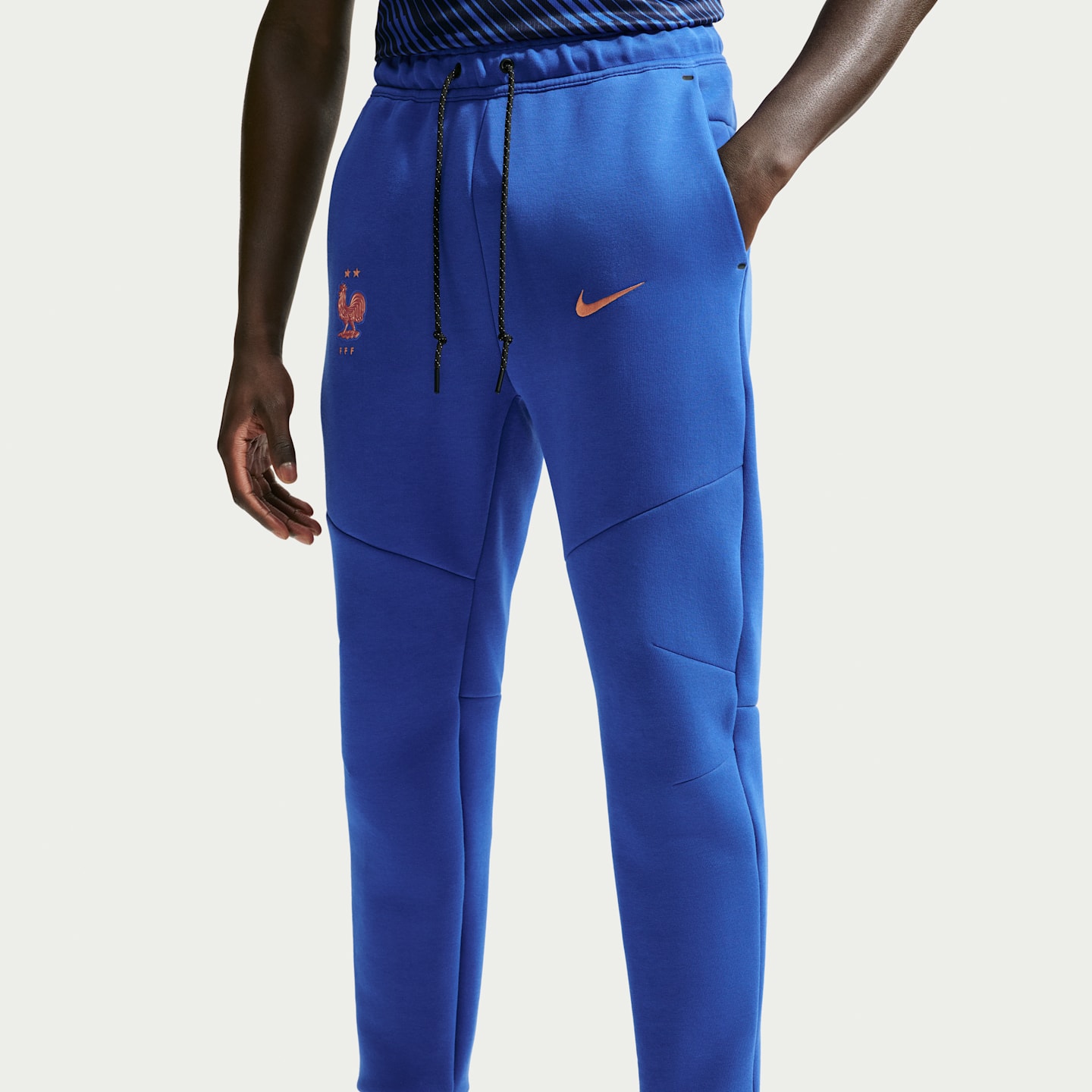Мужские футбольные джоггеры Nike FFF Tech Fleece, цвет: Королевский синий / Медный — фото 2