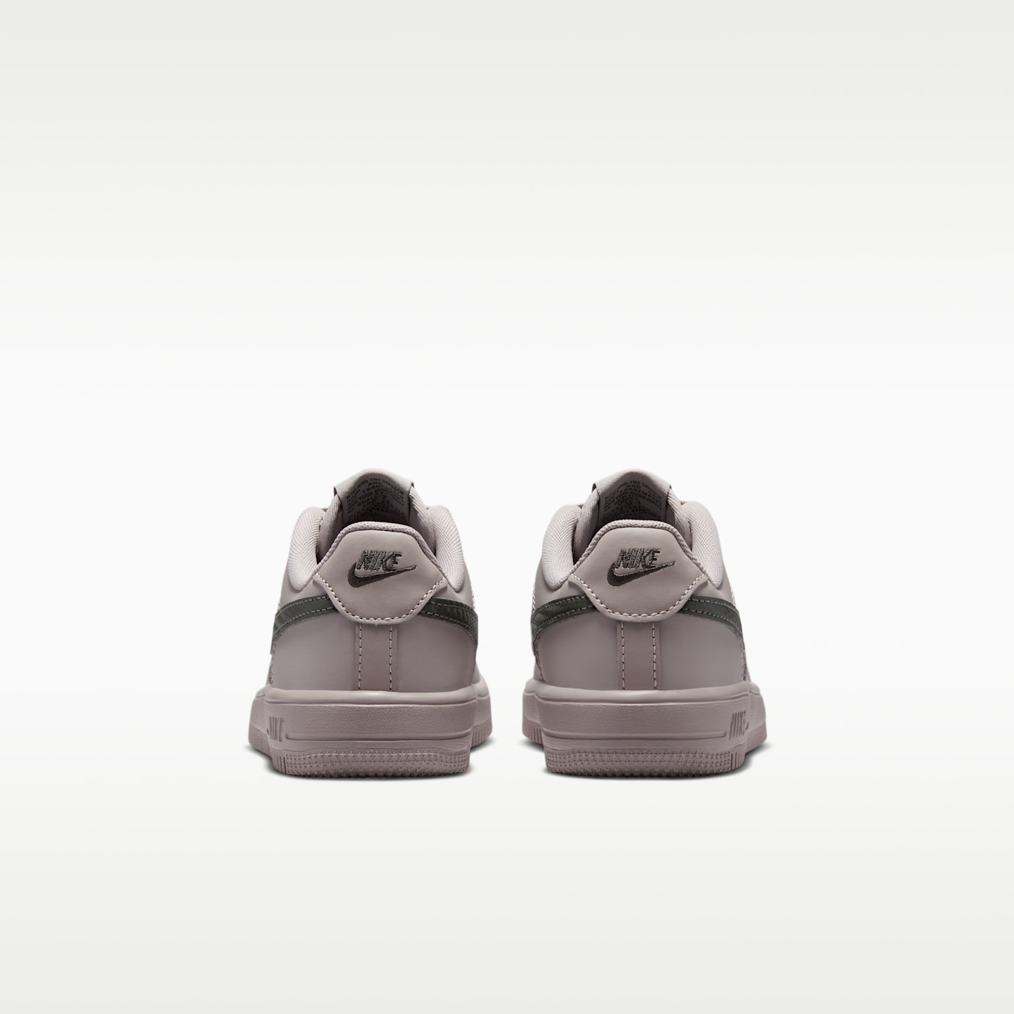 Детские кроссовки Nike Force 1 Tech Essential, цвет: Серый / Newsprint — фото 6