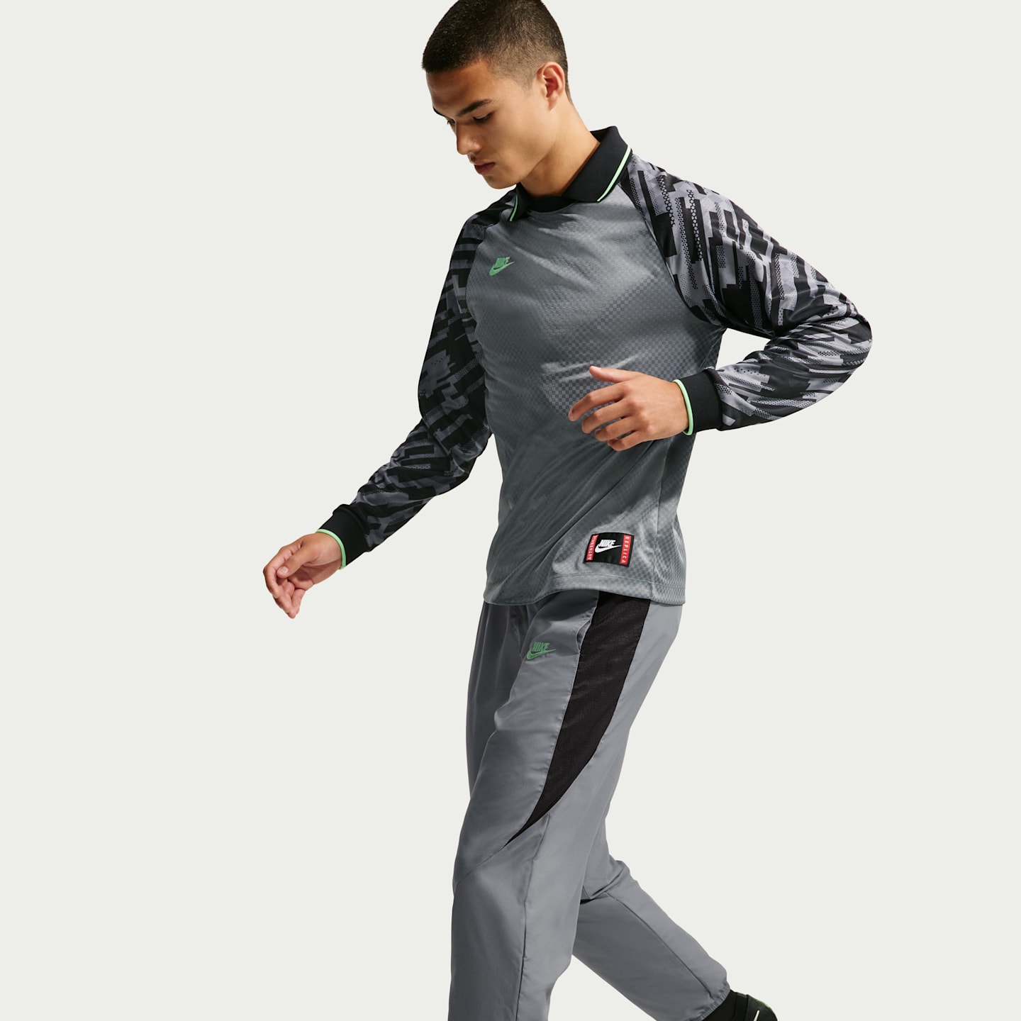 Мужские футбольные тканые брюки Nike Premier Repel, цвет: Холодный серый / Чёрный — фото 4