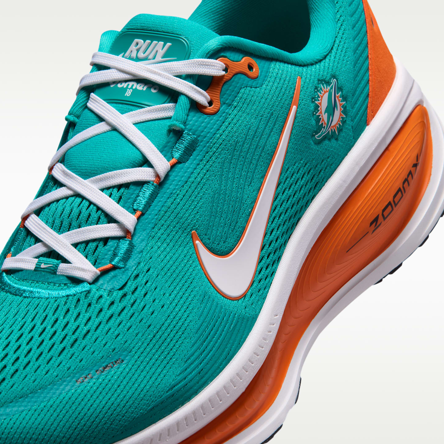 Мужские кроссовки Nike Vomero 18 (Miami Dolphins) NFL Road Running, цвет: Зелёный / Яркий оранжевый — фото 7