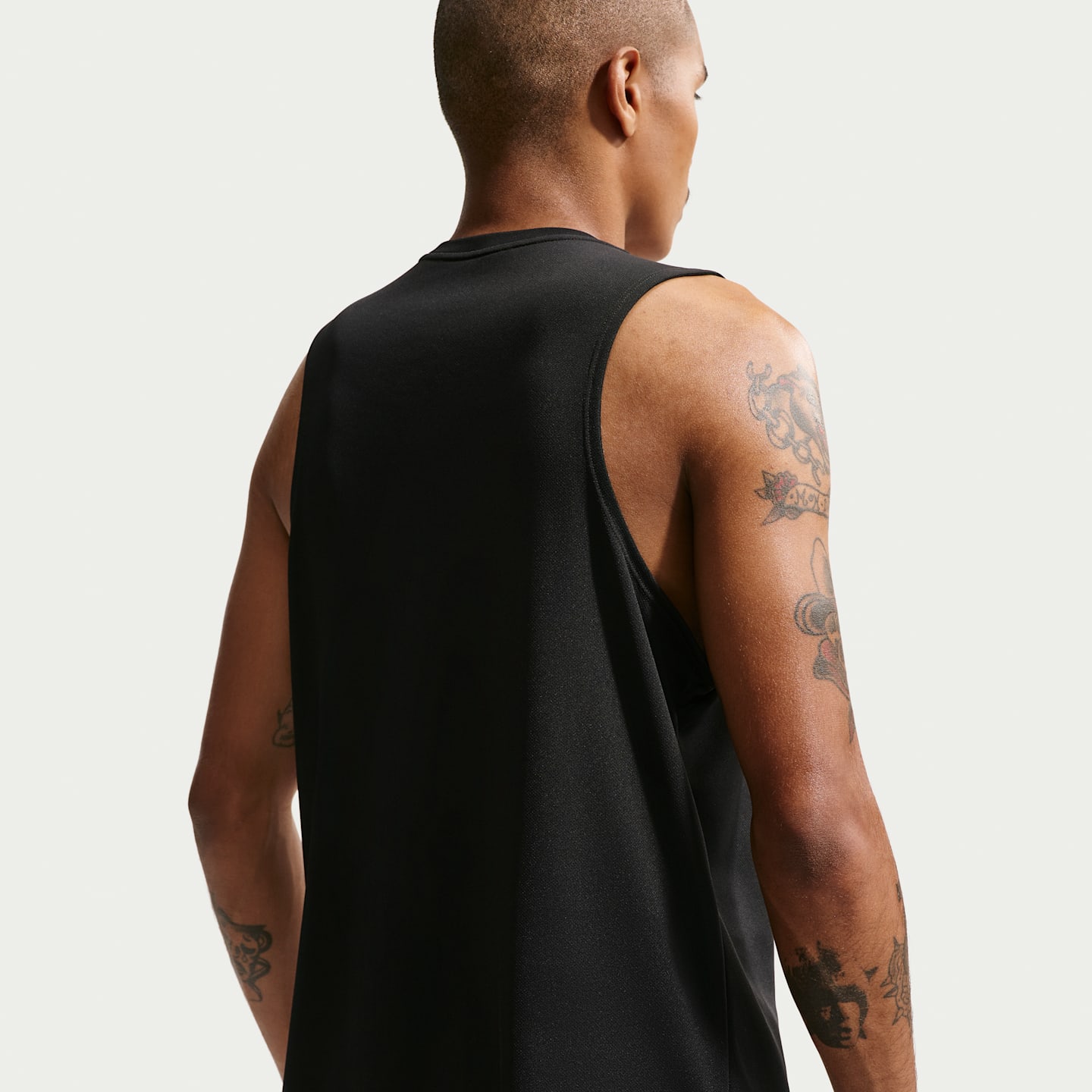 Мужской беговой топ-майка Nike Miler Dri-FIT, цвет: Чёрный — фото 2