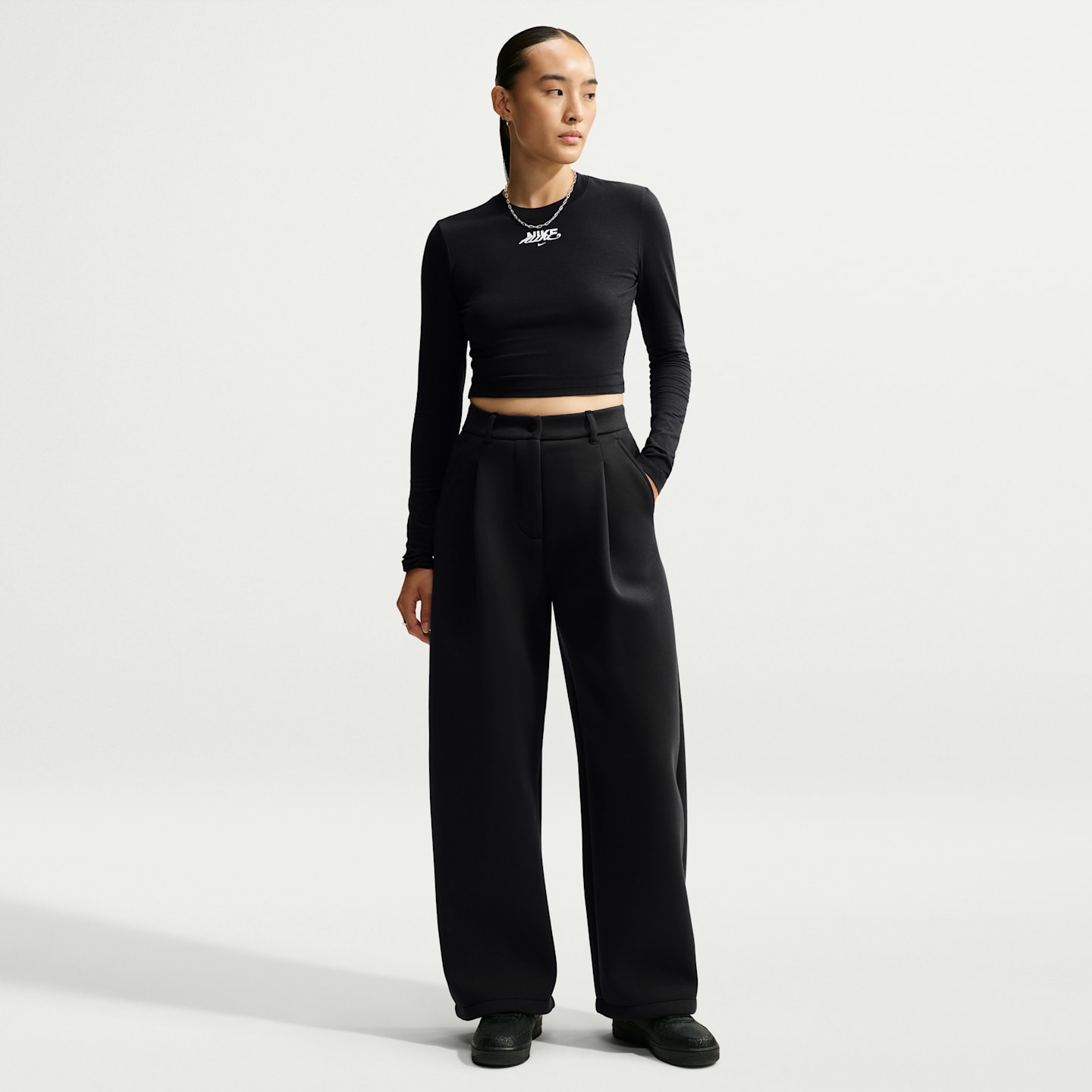 Женская футболка Nike Sportswear Slim Cropped Long-Sleeve, цвет: Чёрный — фото 4