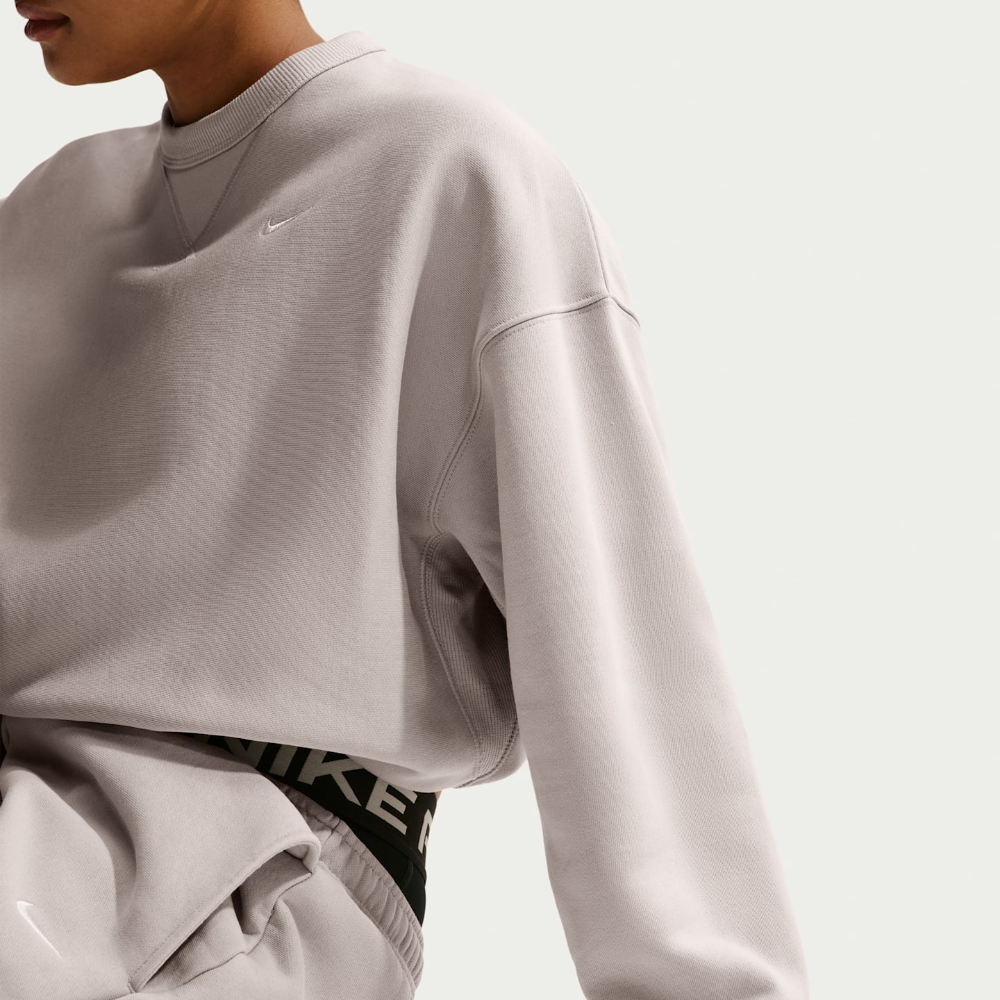 Женский плотный флисовый свитшот оверсайз Nike Studio Fleece, цвет: Кремовый / Молочный — фото 3