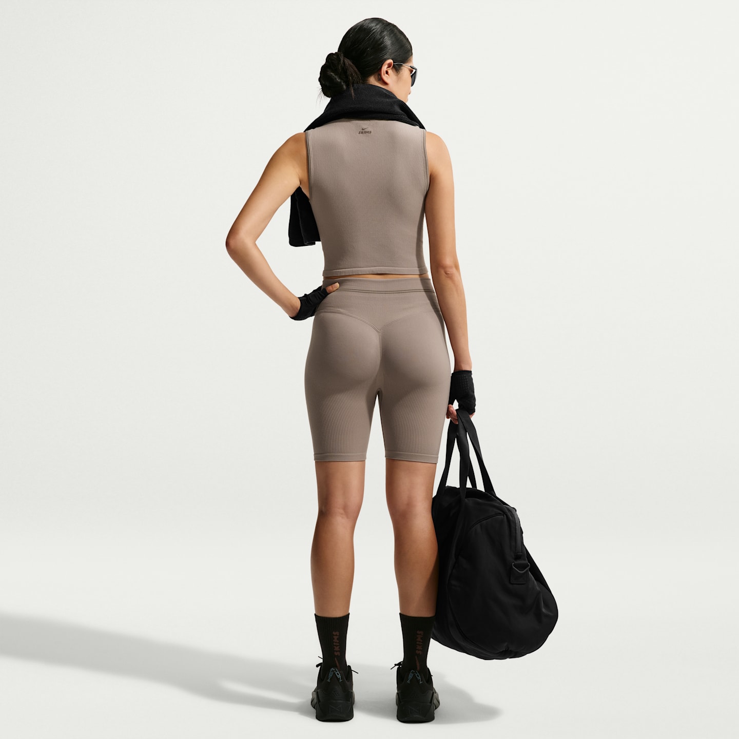 Женские шорты NikeSKIMS Ribbed Seamless 5", цвет: Nskm Driftwood — фото 5