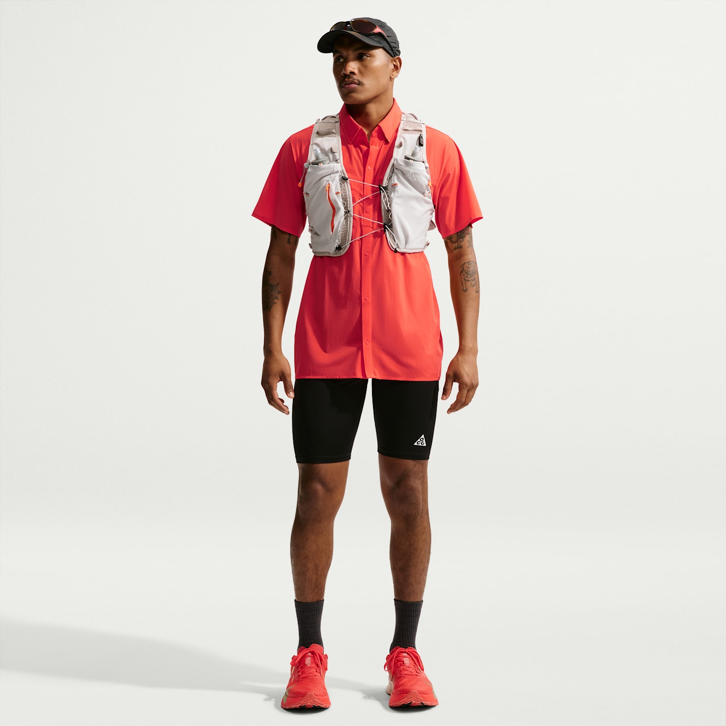 Мужской топ Nike ACG Aireez Button-Up Trail Running Top, цвет: Малиновый / Снежный белый — фото 4