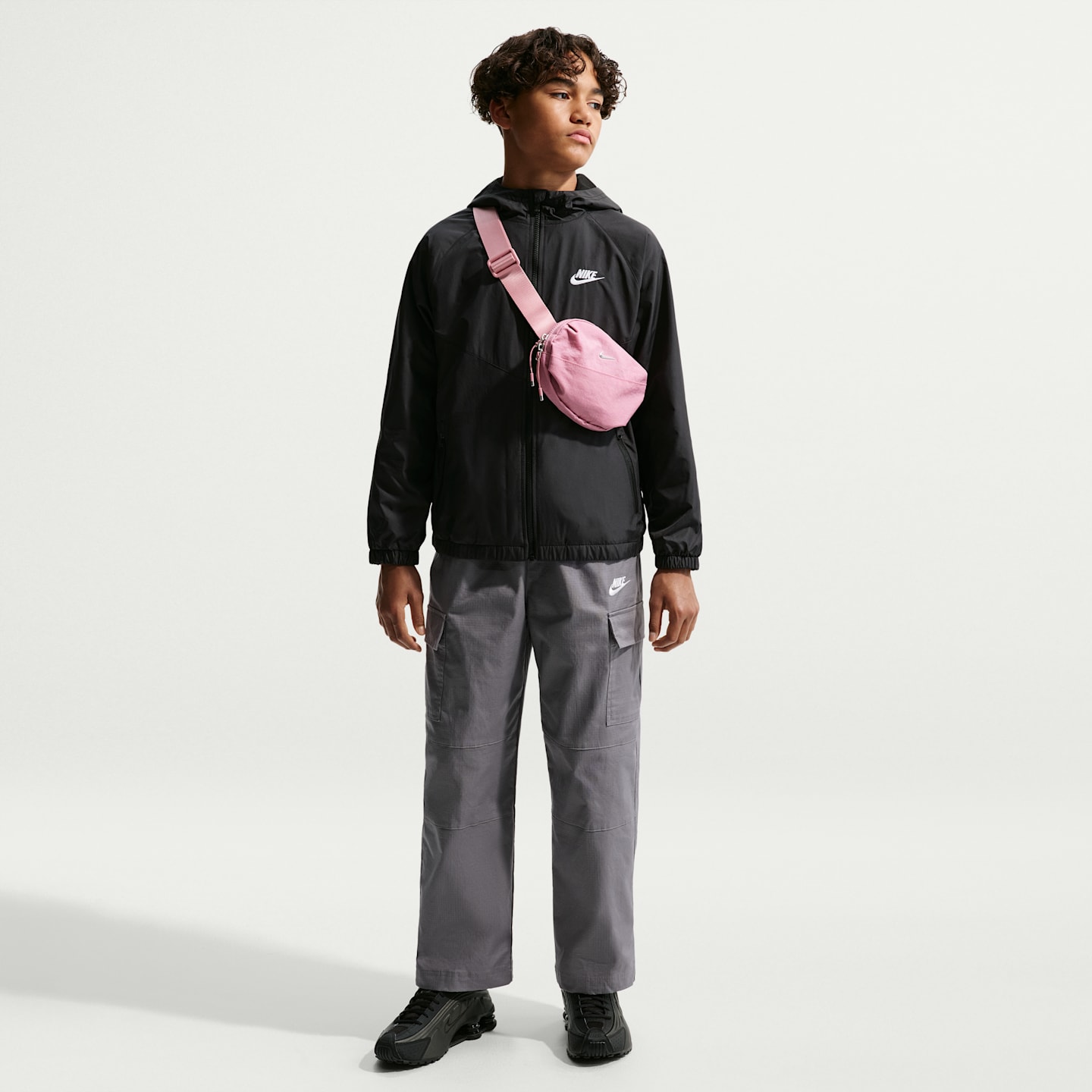 Детская куртка Nike Sportswear Windrunner Hooded Repel, цвет: Чёрный / Белый — фото 7