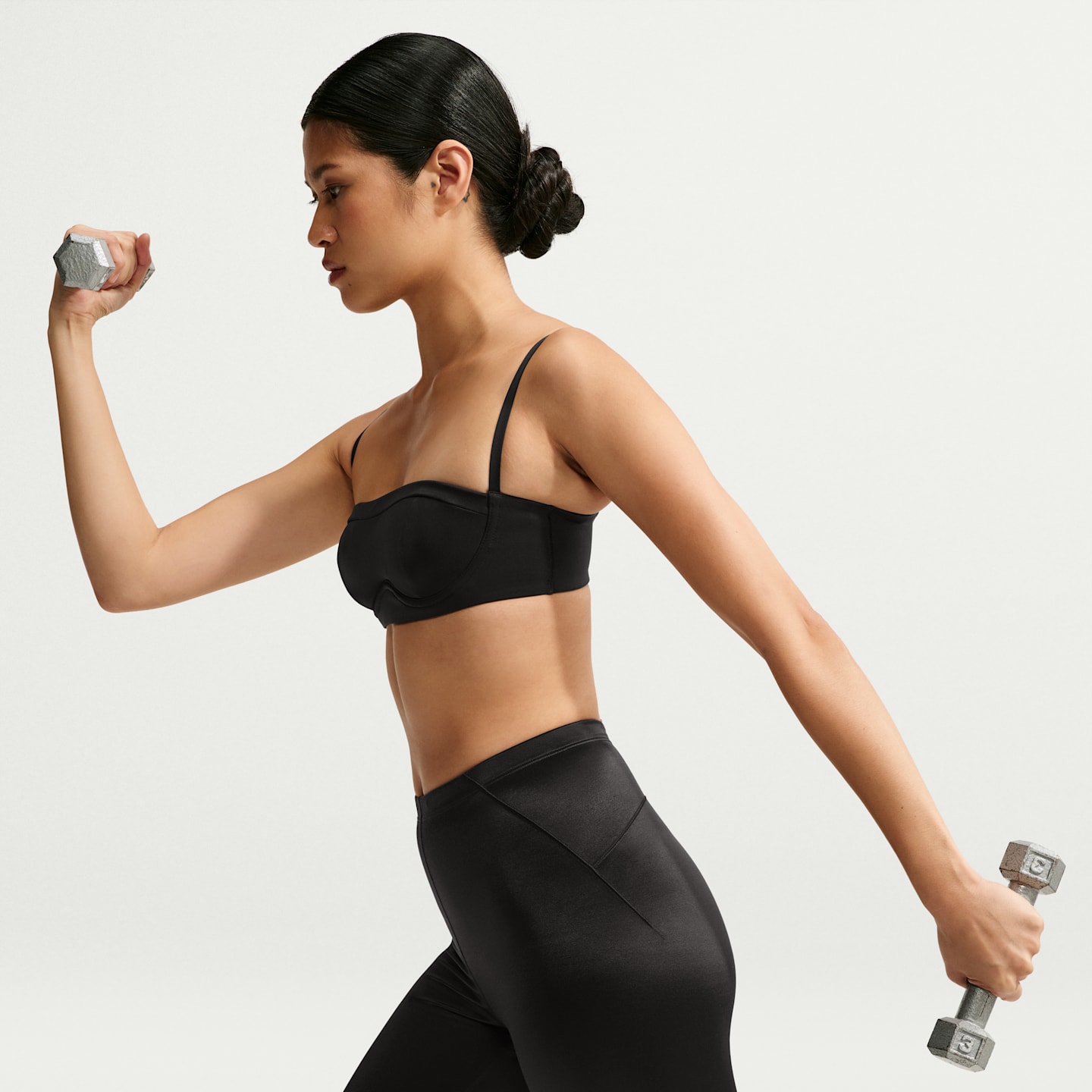 Женские спортивные бра NikeSKIMS Matte Balconette Bra, цвет: Обсидиановый — фото 3