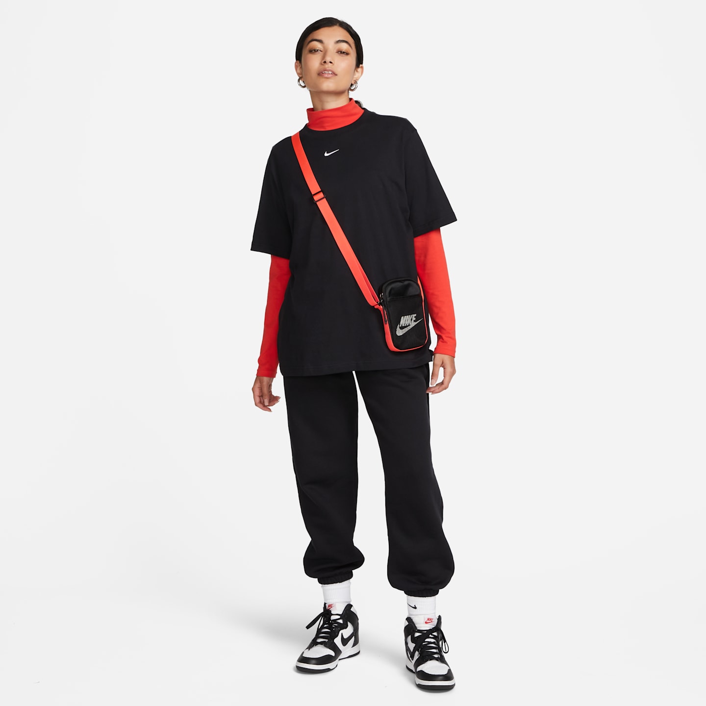 Женская футболка Nike Sportswear Essential, цвет: Чёрный / Белый — фото 5