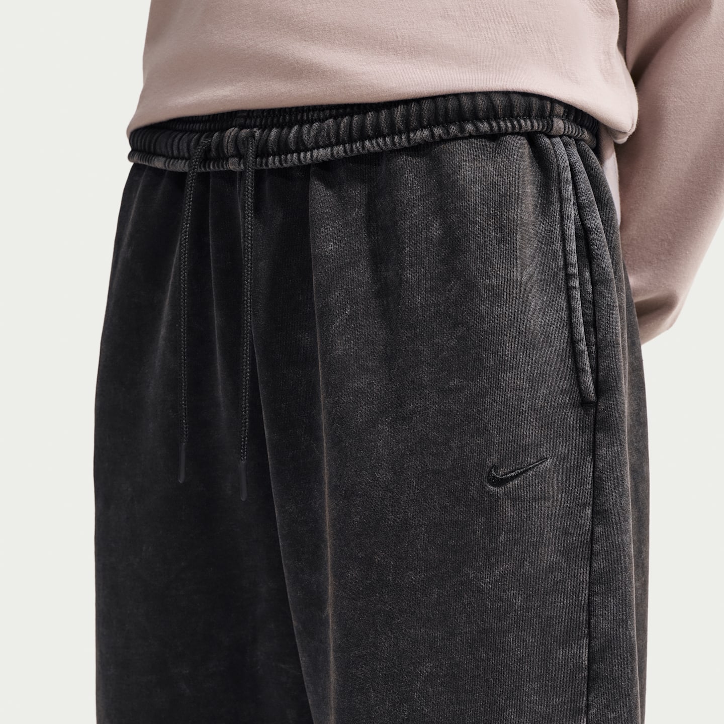 Женские брюки Nike Studio Fleece Medium Weight оверсайз, варёные, с манжетами, цвет: Чёрный — фото 6