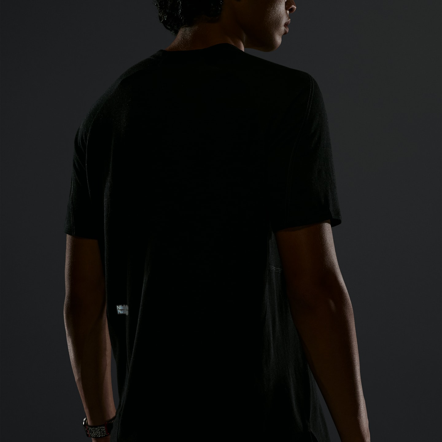 Мужской топ NikeLab Running Wool-Blend Short-Sleeve Top, цвет: Чёрный / Антрацитовый — фото 7