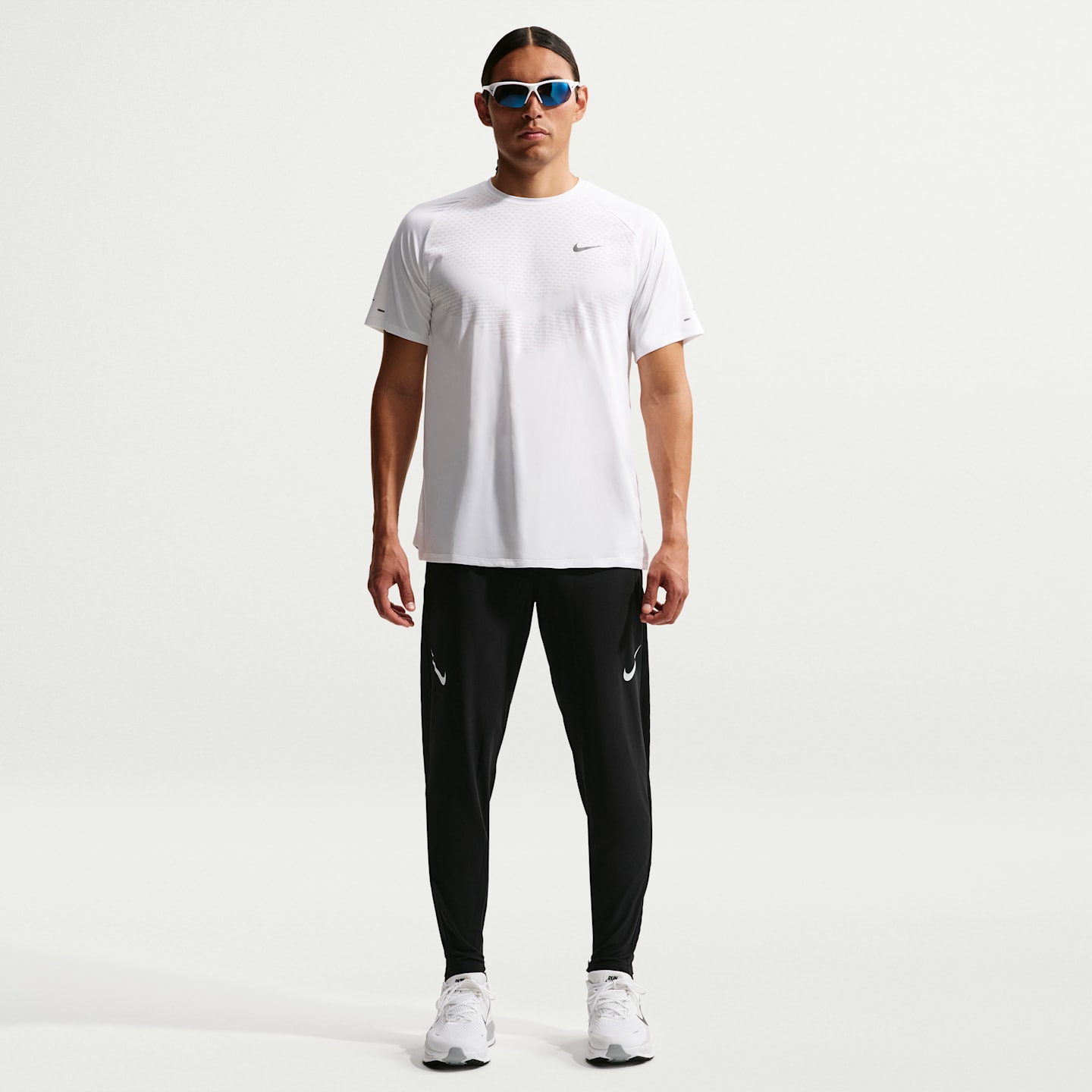 Мужские беговые брюки Nike AeroSwift Dri-FIT ADV, цвет: Чёрный / Снежный белый — фото 1