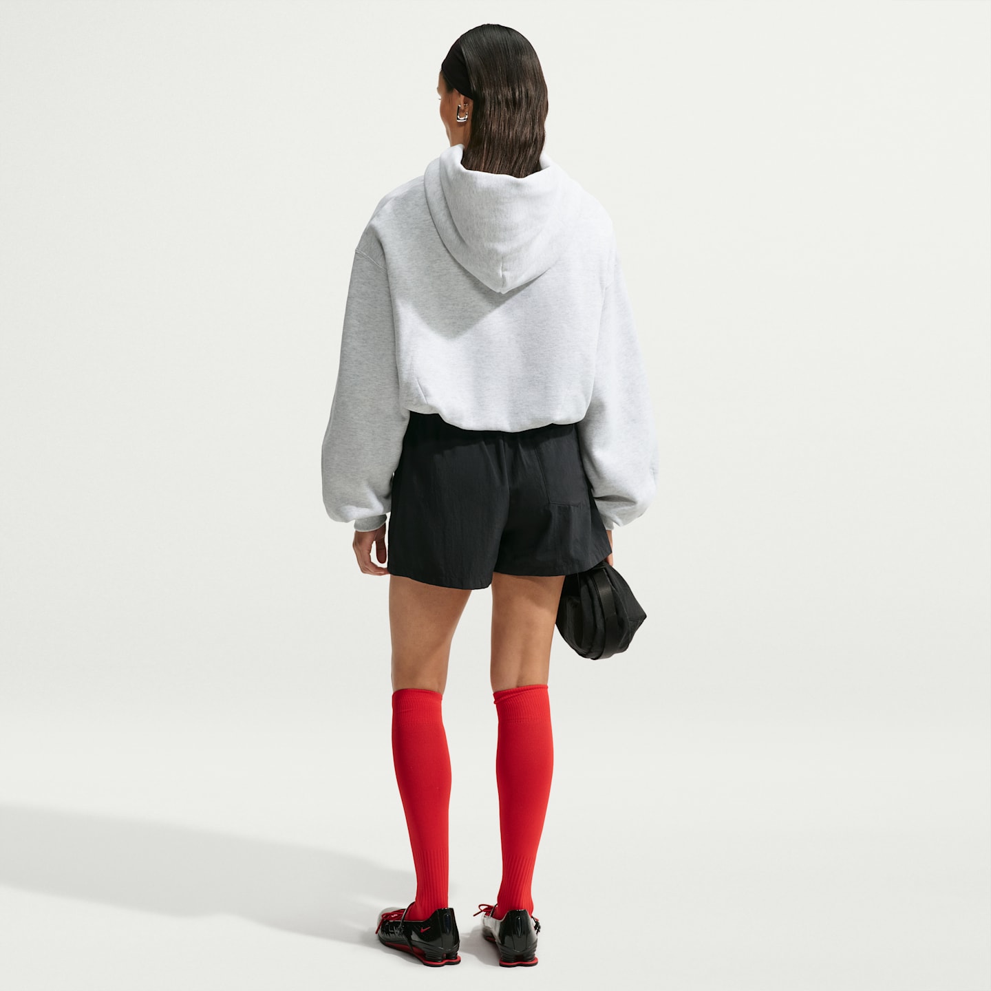 Женское укороченное худи Nike Studio Fleece Medium Weight оверсайз, цвет: Берёзовый меланжевый / Чёрный — фото 5