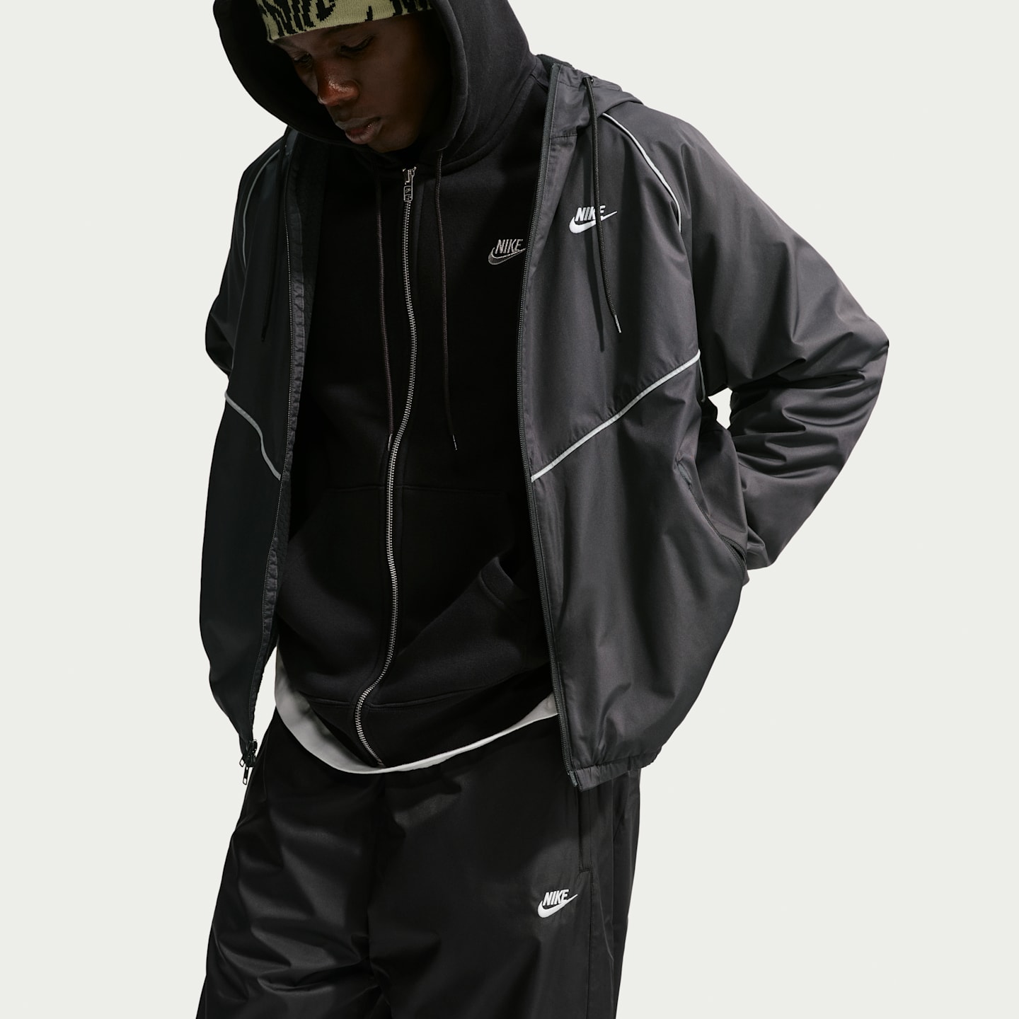 Мужские утеплённые брюки Nike Windrunner, цвет: Чёрный / Белый — фото 2