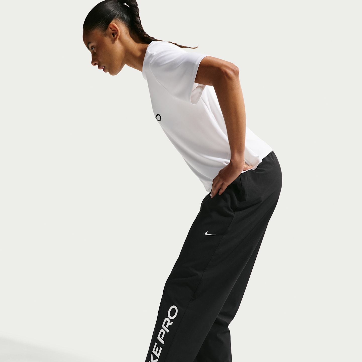 Женские тканые брюки Nike Pro 365 Dri-FIT со средней посадкой, цвет: Чёрный / Белый — фото 4