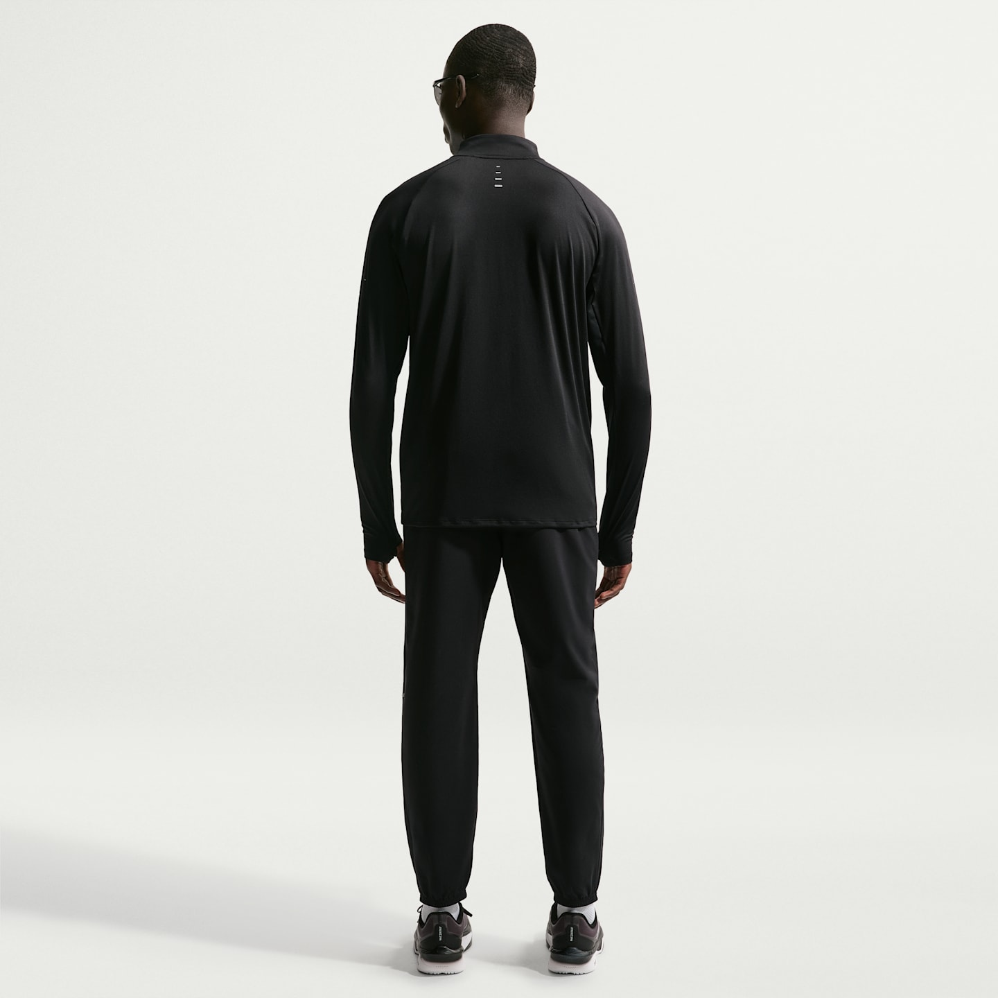 Мужской беговой промежуточный слой Nike Stride Dri-FIT на молнии 1/2, цвет: Чёрный — фото 5