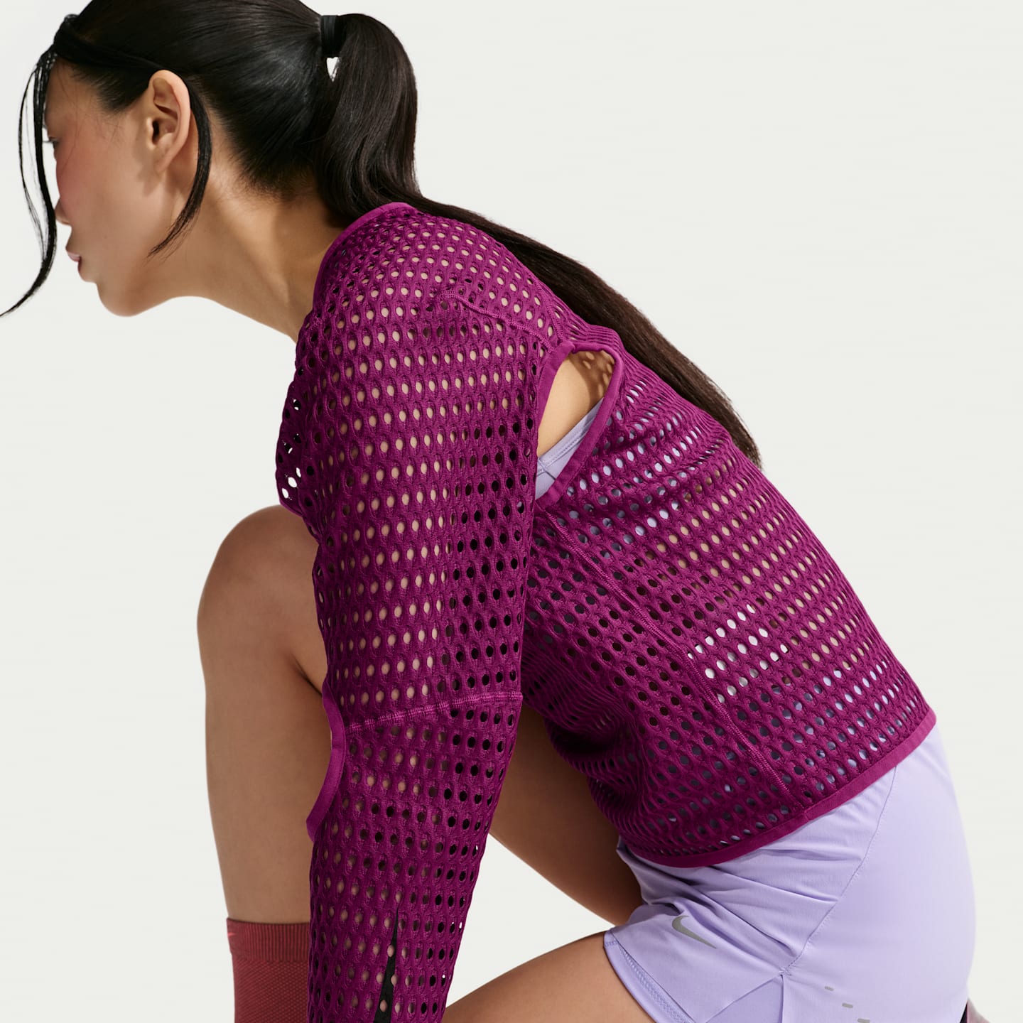 Женский топ Nike Radical AirFlow Aero-FIT Long-Sleeve Running Top, цвет: Ягодный / Чёрный — фото 3