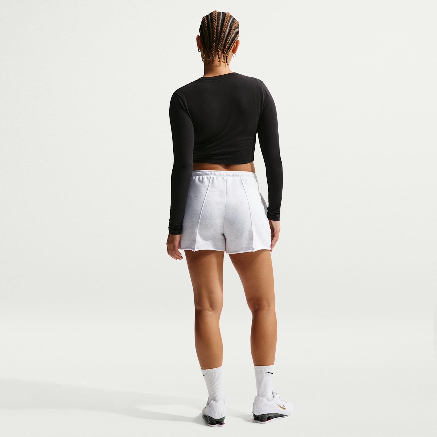 Женские шорты Nike Sportswear Chill Terry из френч терри со средней посадкой, цвет: Берёзовый меланжевый / Белый — фото 5