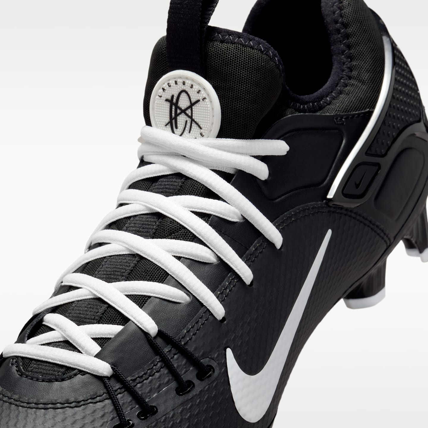Женские бутсы Nike Huarache 9 Elite Low LAX Lacrosse, цвет: Чёрный / Белый — фото 8