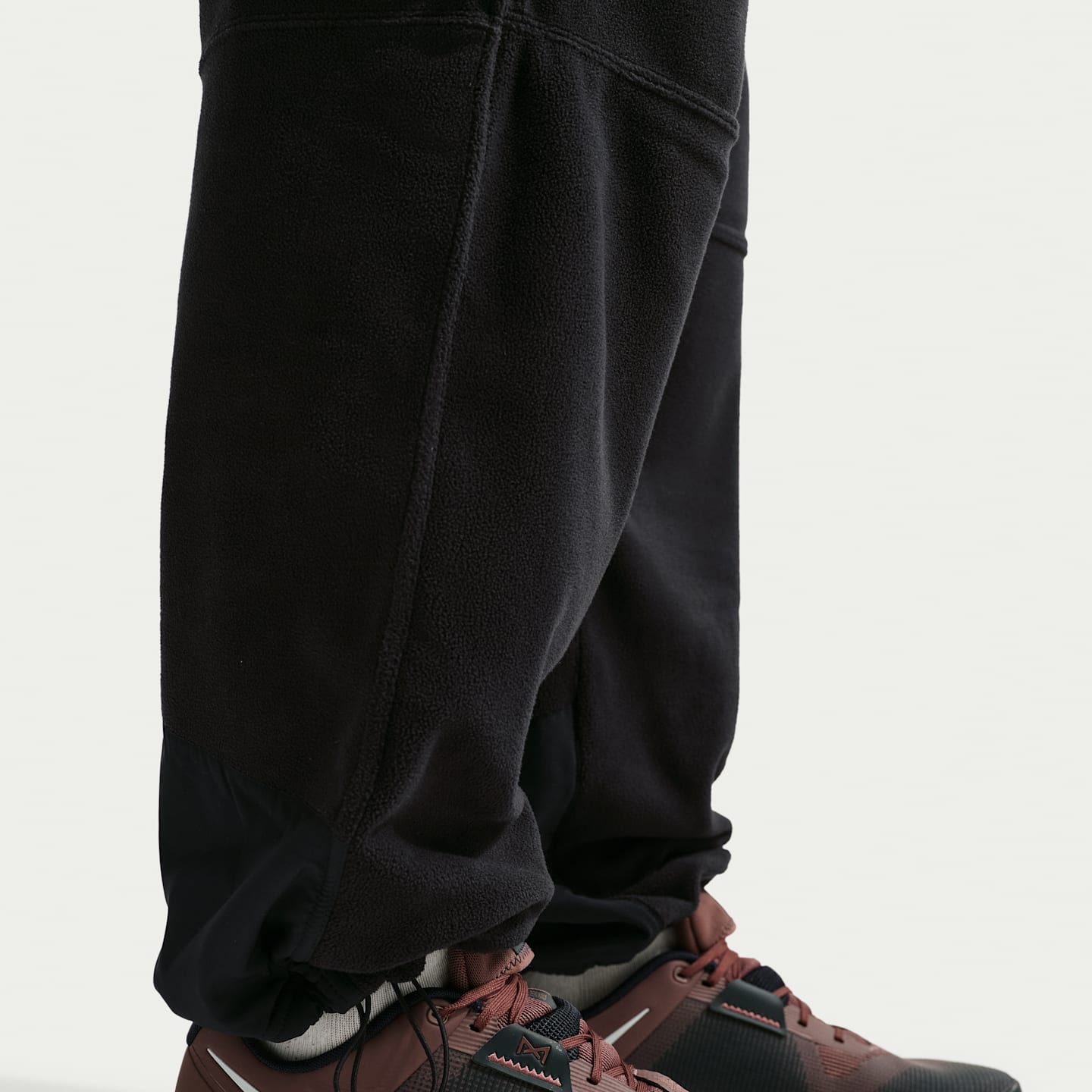 Мужские универсальные брюки Nike Therma-FIT, цвет: Чёрный / Фиолетовый — фото 6