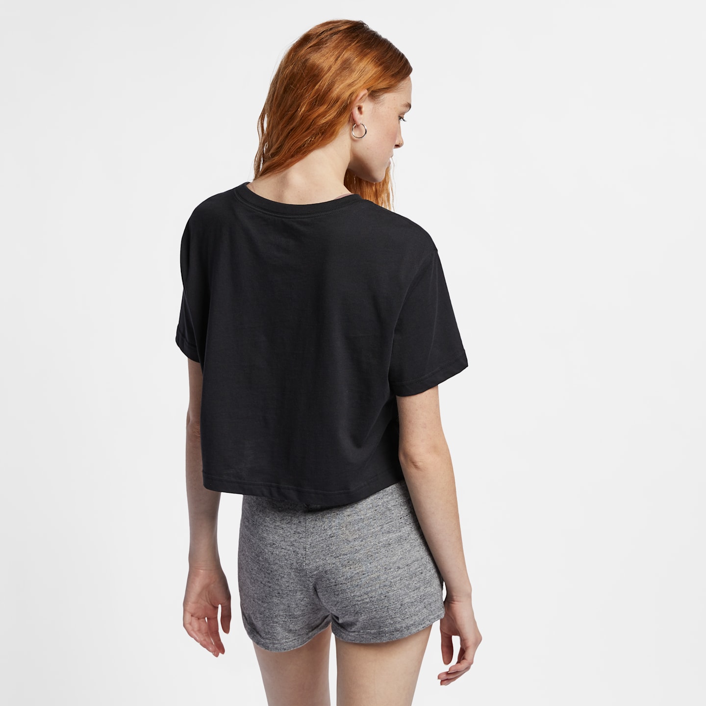 Женская укороченная футболка Nike Sportswear Essential с логотипом, цвет: Чёрный / Белый — фото 2