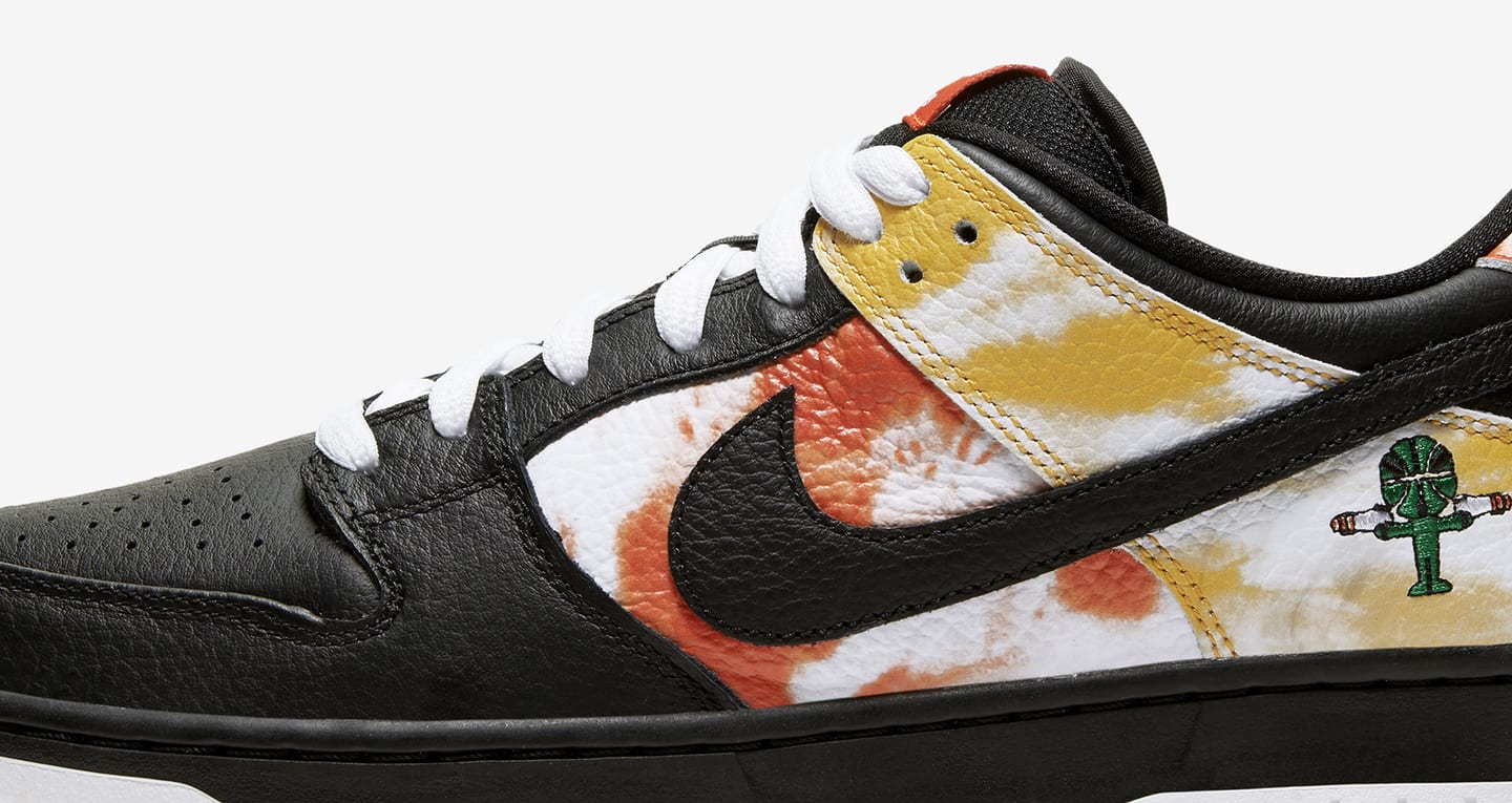 sb heritage dunk roswell rayguns