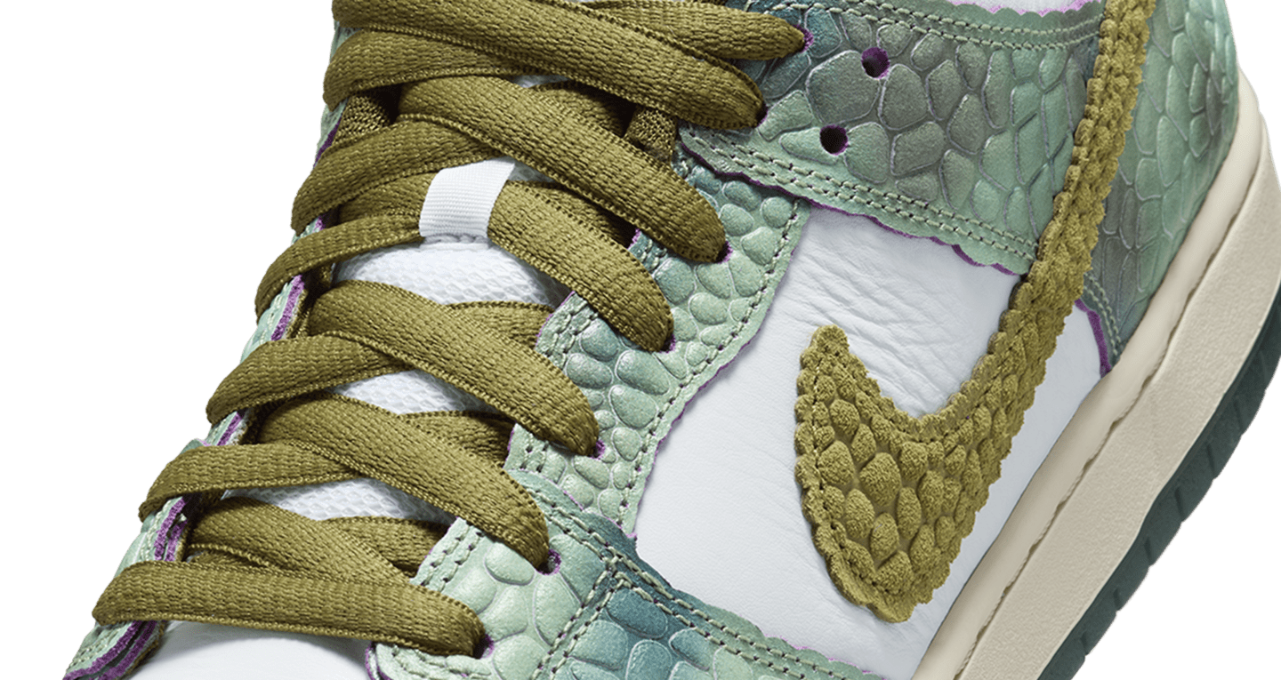 Nike SB Dunk Low Pro x Alexis Sablone 'White and Pacific Moss' (HJ3386