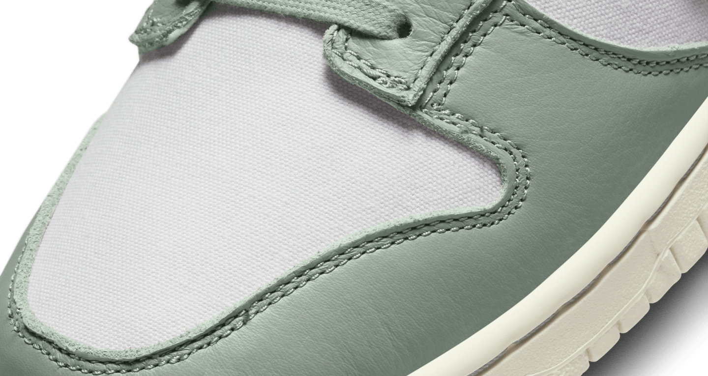 Dunk Low 'Mica Green' (DV7212300). Nike SNKRS