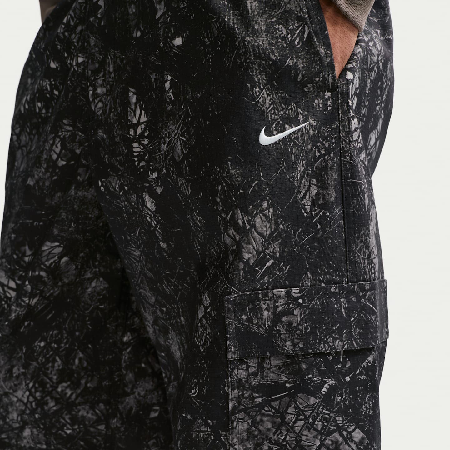Мужские брюки Nike Club Men's Woven Cargo Pants — фото 6