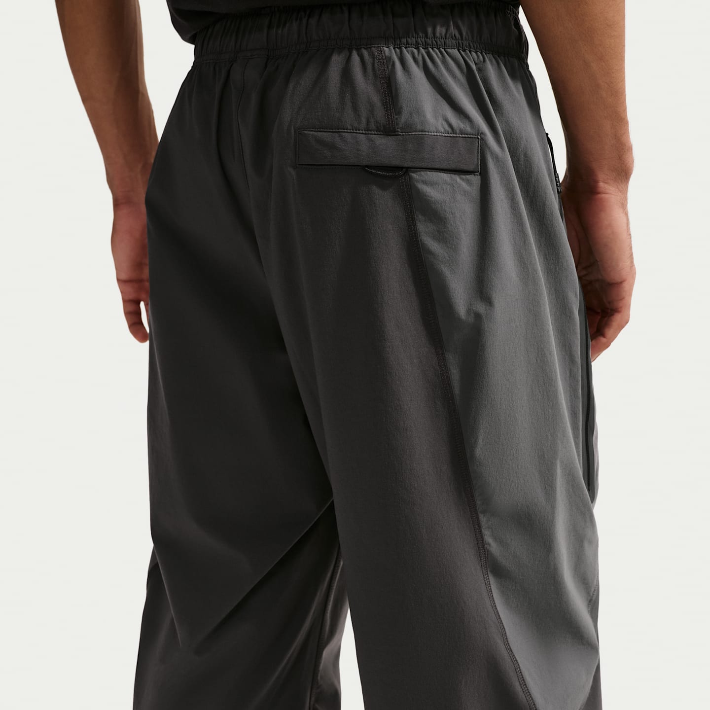 Мужские брюки Nike Tech Men's Dri-FIT Woven Color-Block Pants — фото 3