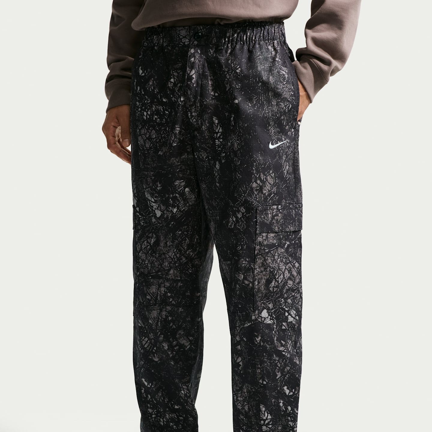 Мужские брюки Nike Club Men's Woven Cargo Pants — фото 2