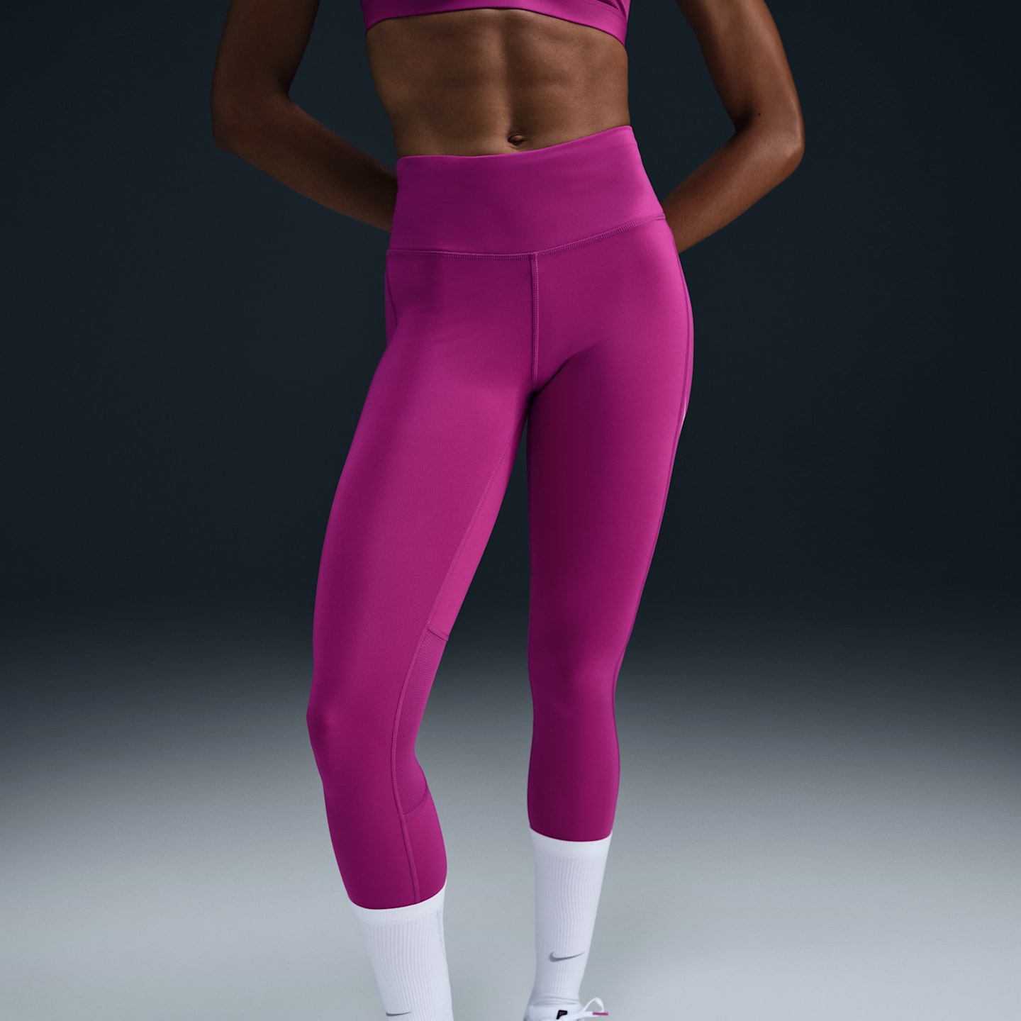 Женские леггинсы Nike Fast Women's Mid-Rise 7/8 Running Leggings with Pockets — фото 5