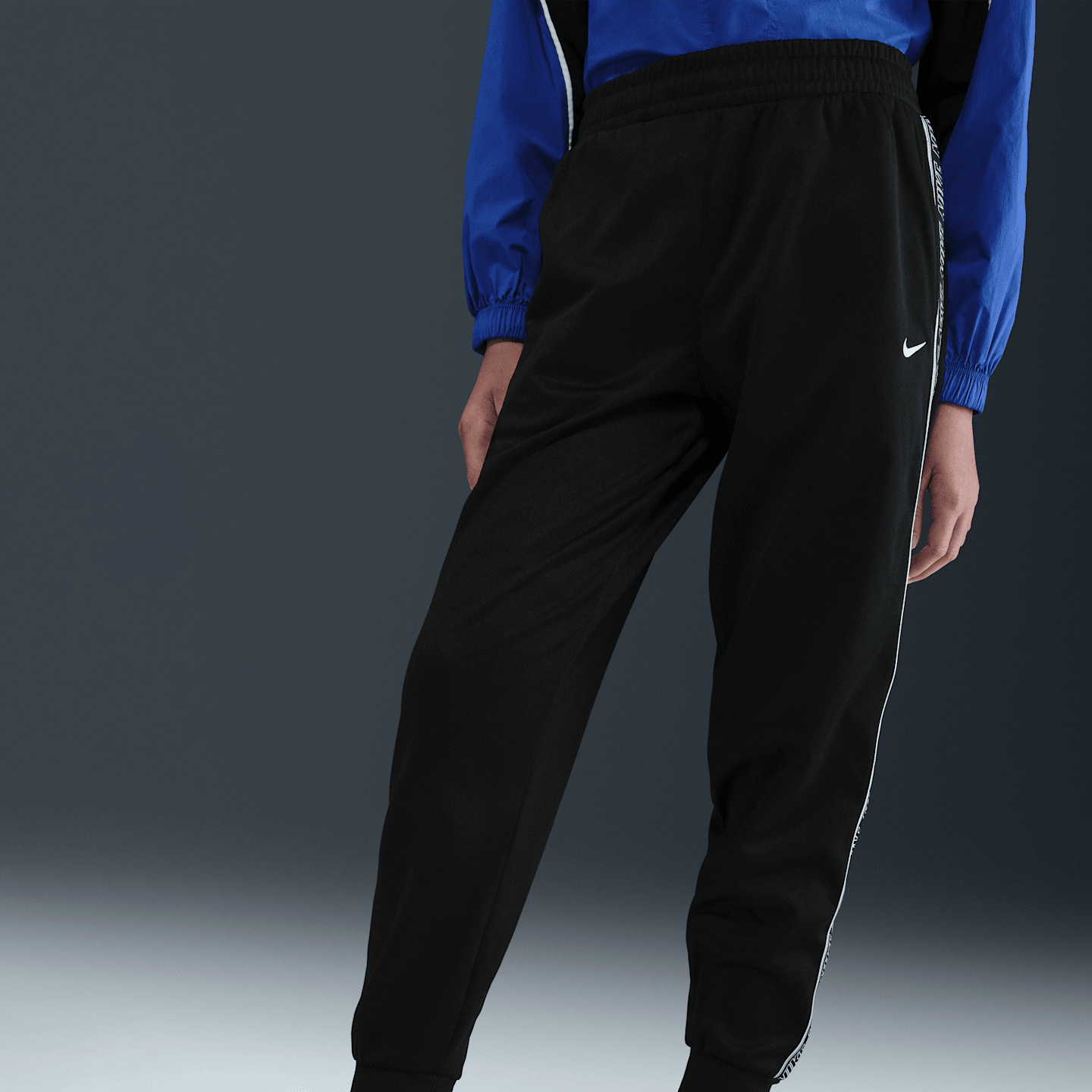 Детские брюки Nike Sportswear Club Big Kids' Dri-FIT Joggers — фото 3