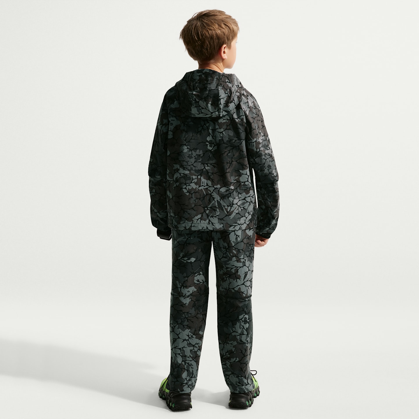 Детские брюки Nike Sportswear Tech Woven Big Kids' (Boys') Joggers — фото 5