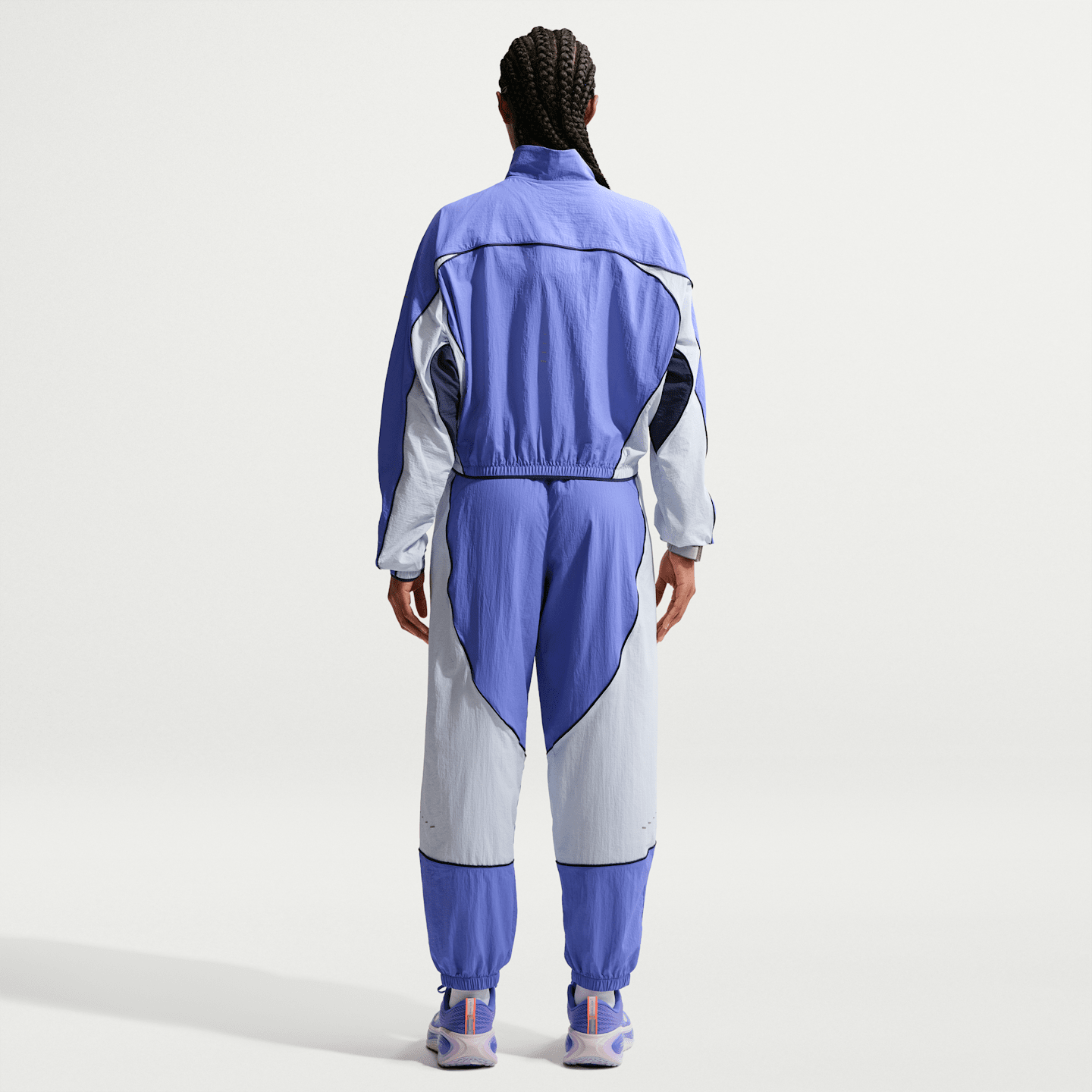 Женские куртки Nike Swift Women's Repel UV Protection Running Jacket — фото 5
