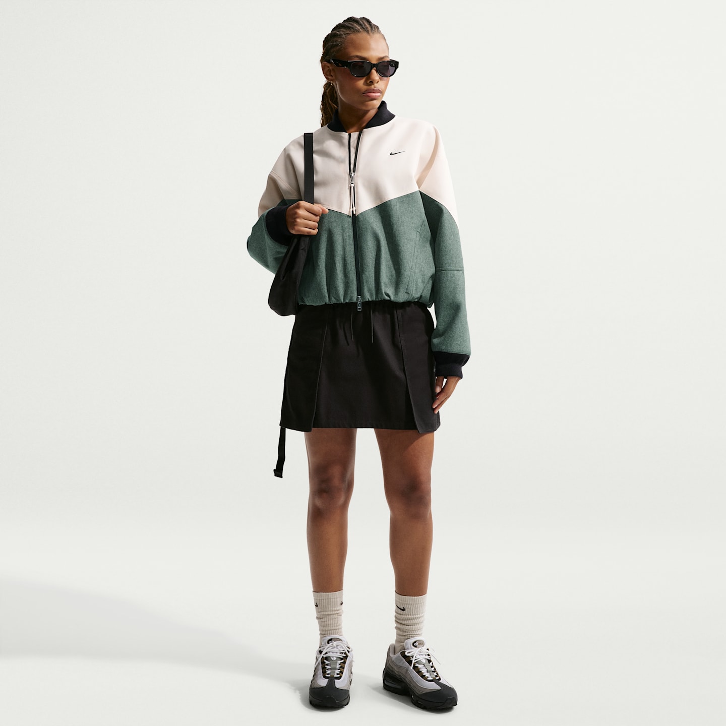 Женские куртки Nike Sportswear Women's Oversized Bomber Jacket — фото 4
