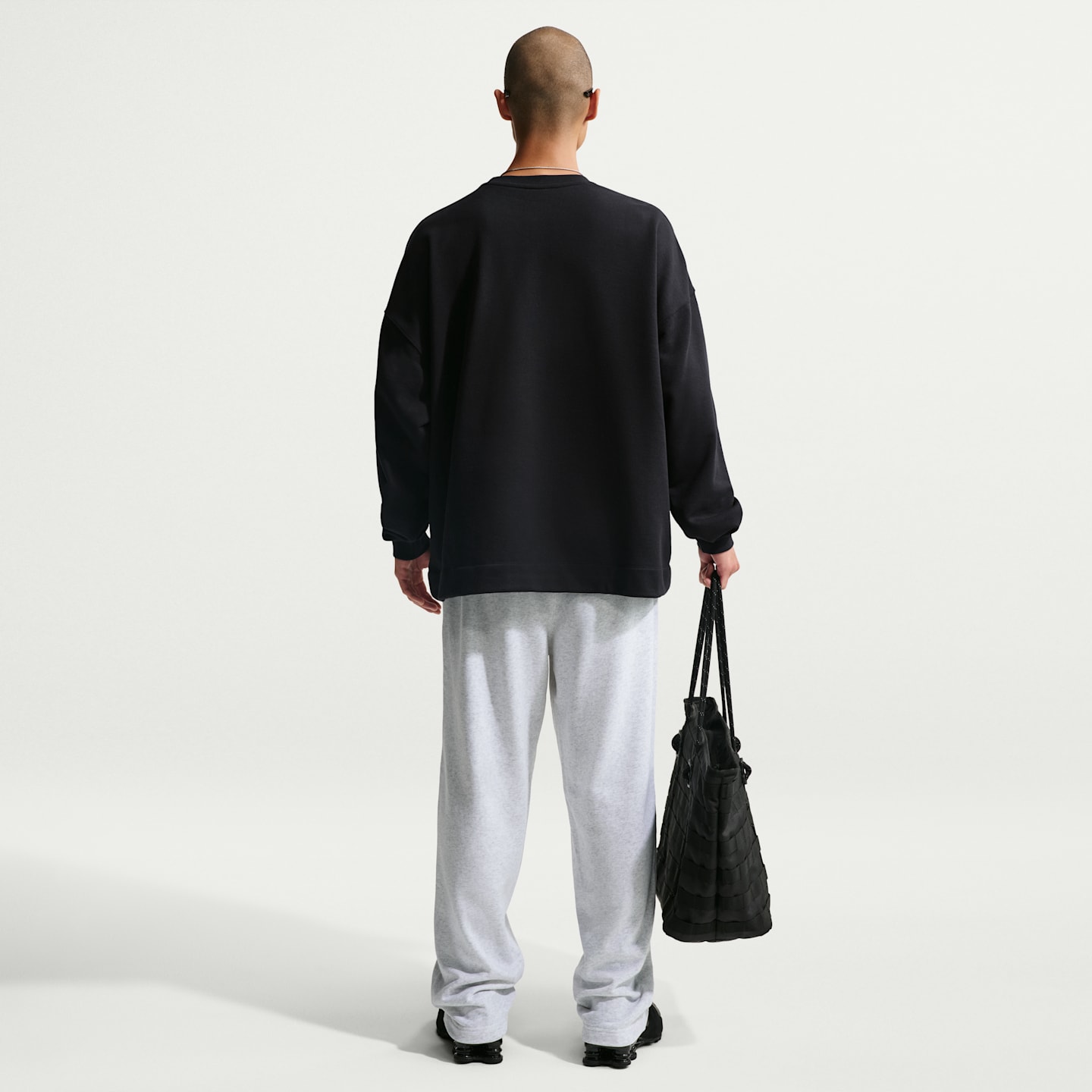 Мужские худи Nike Sportswear Club Men's Oversized French Terry Crew-Neck Sweatshirt — фото 5