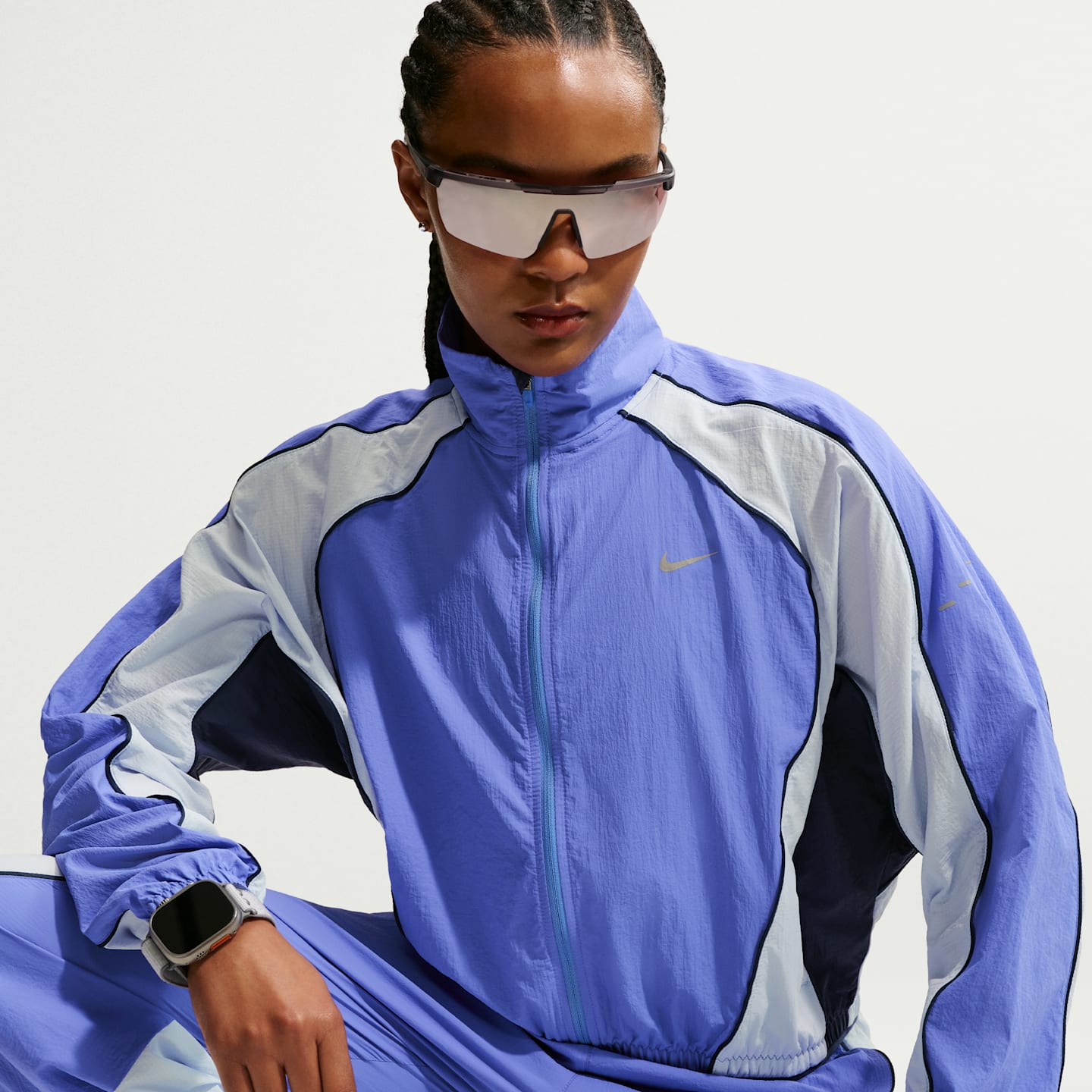 Женские куртки Nike Swift Women's Repel UV Protection Running Jacket — фото 3