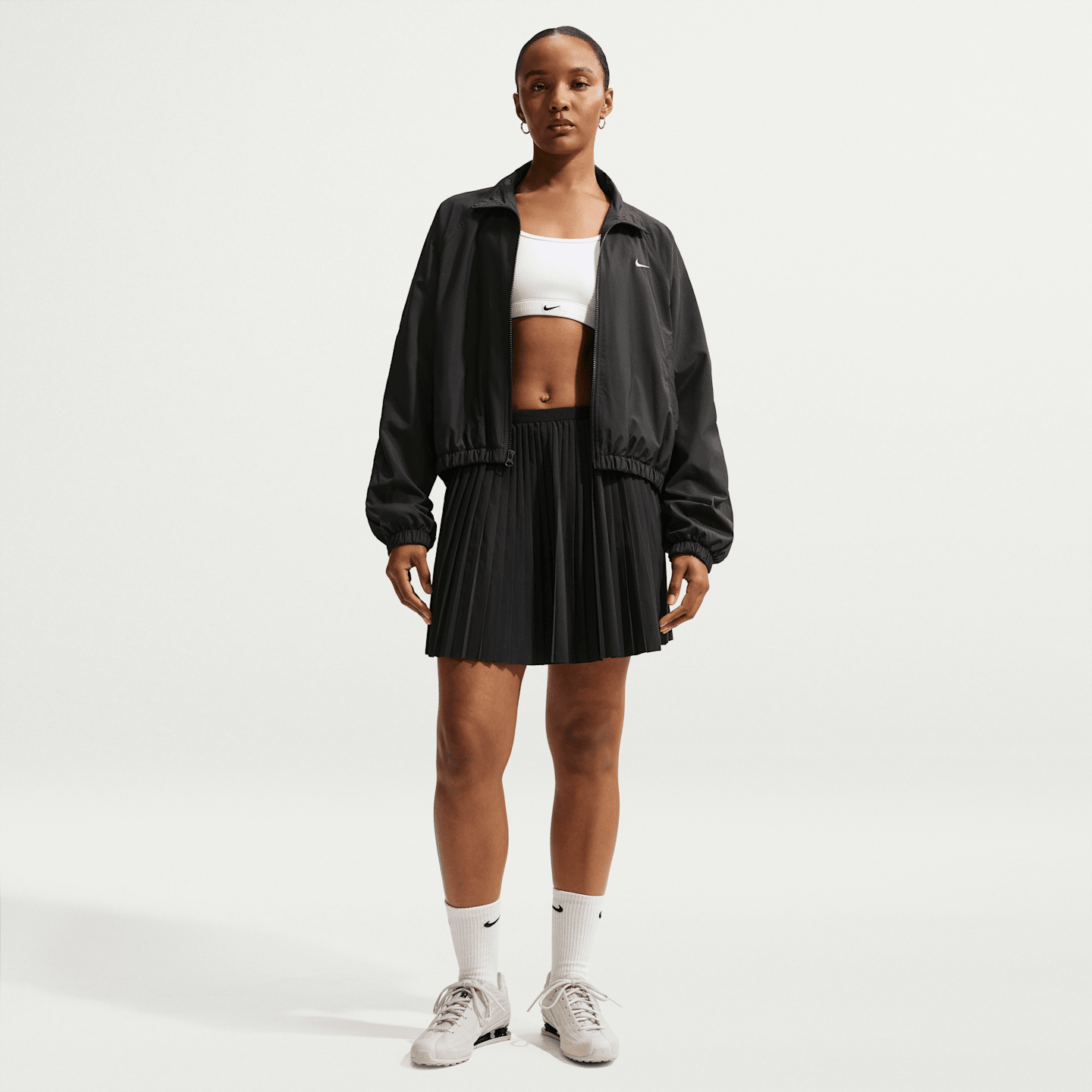 Женские куртки Nike Sportswear Women's Oversized UV Track Jacket — фото 4